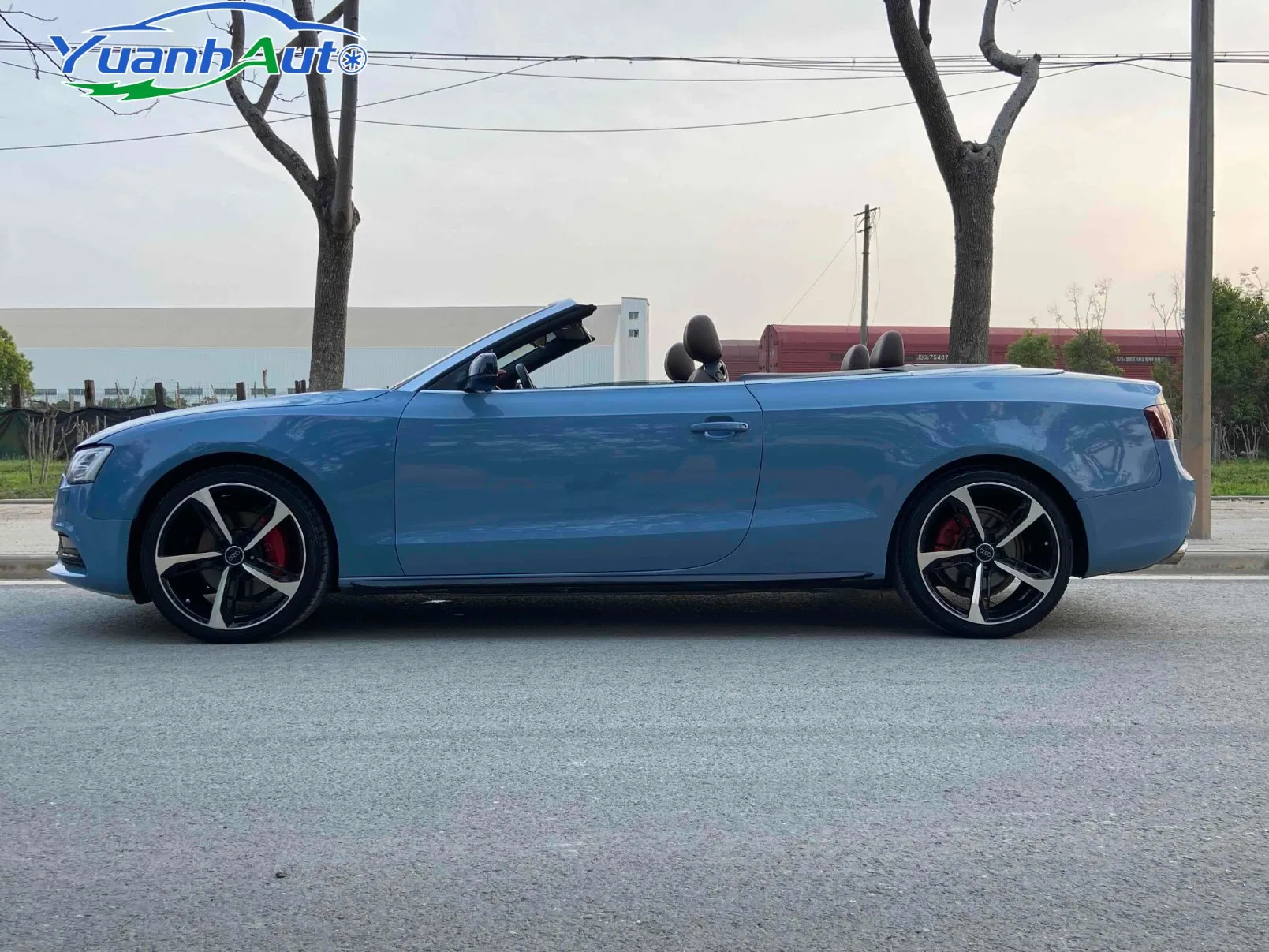 Audi A5 vehicle photo 4