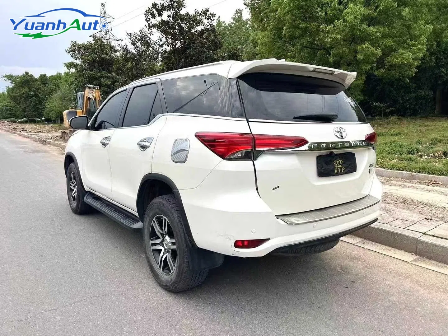 2019 Toyota Fortuner Petrol SUV — source image 12