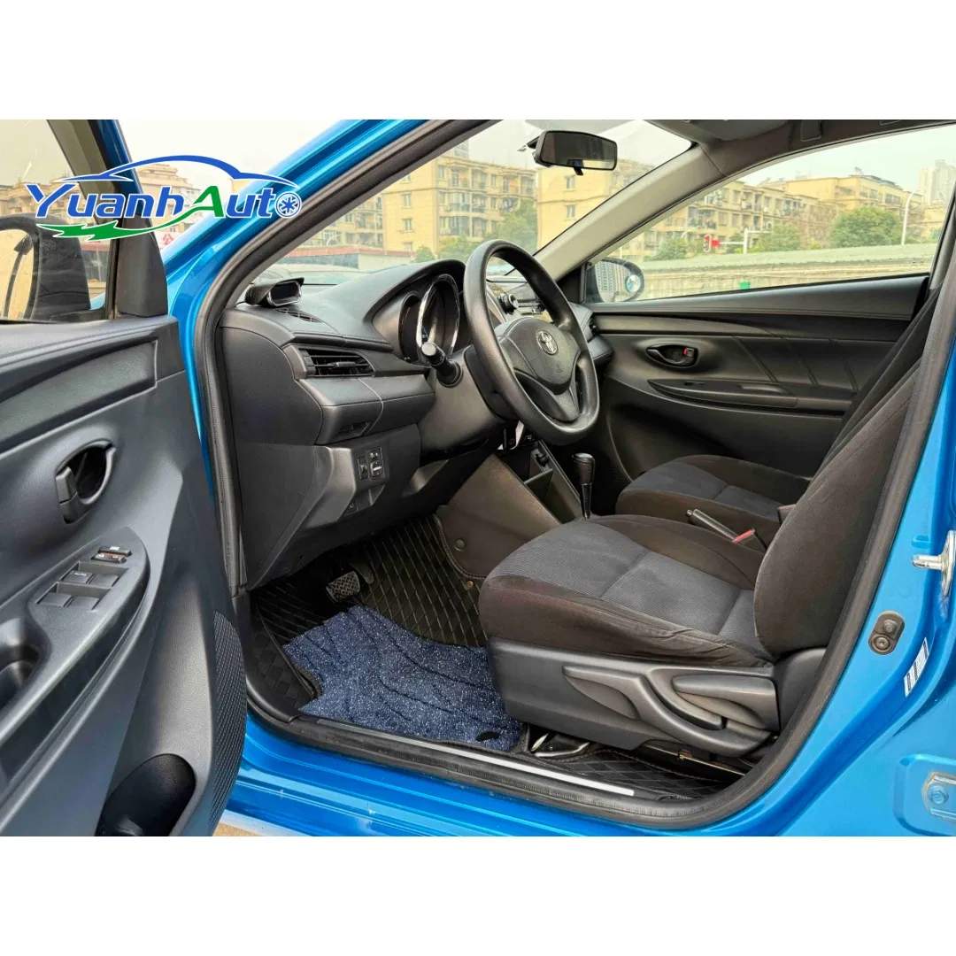 2016 Toyota YARiS_L vehicle photo 6