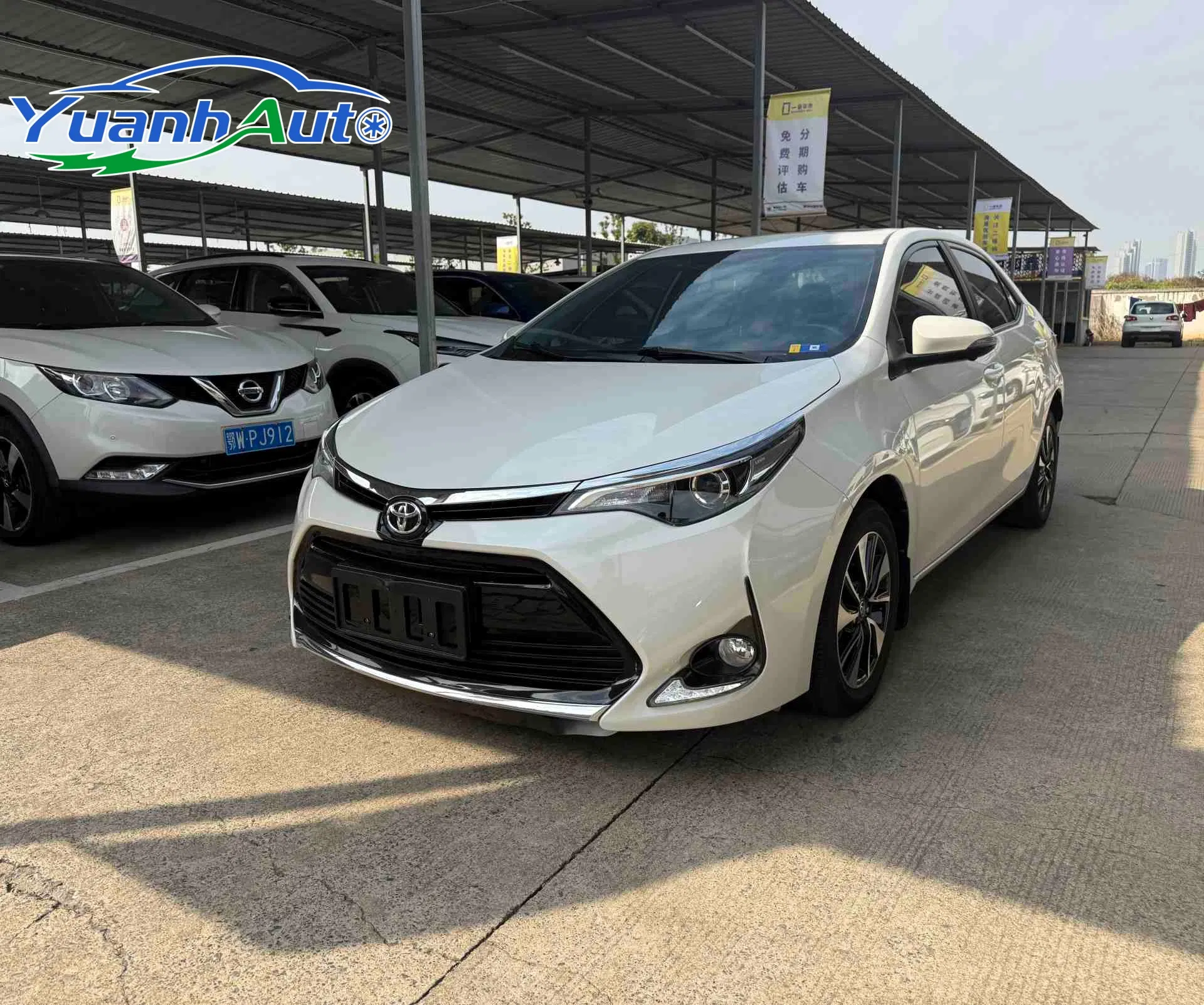 2017 Toyota Corolla Luxury — source image 8