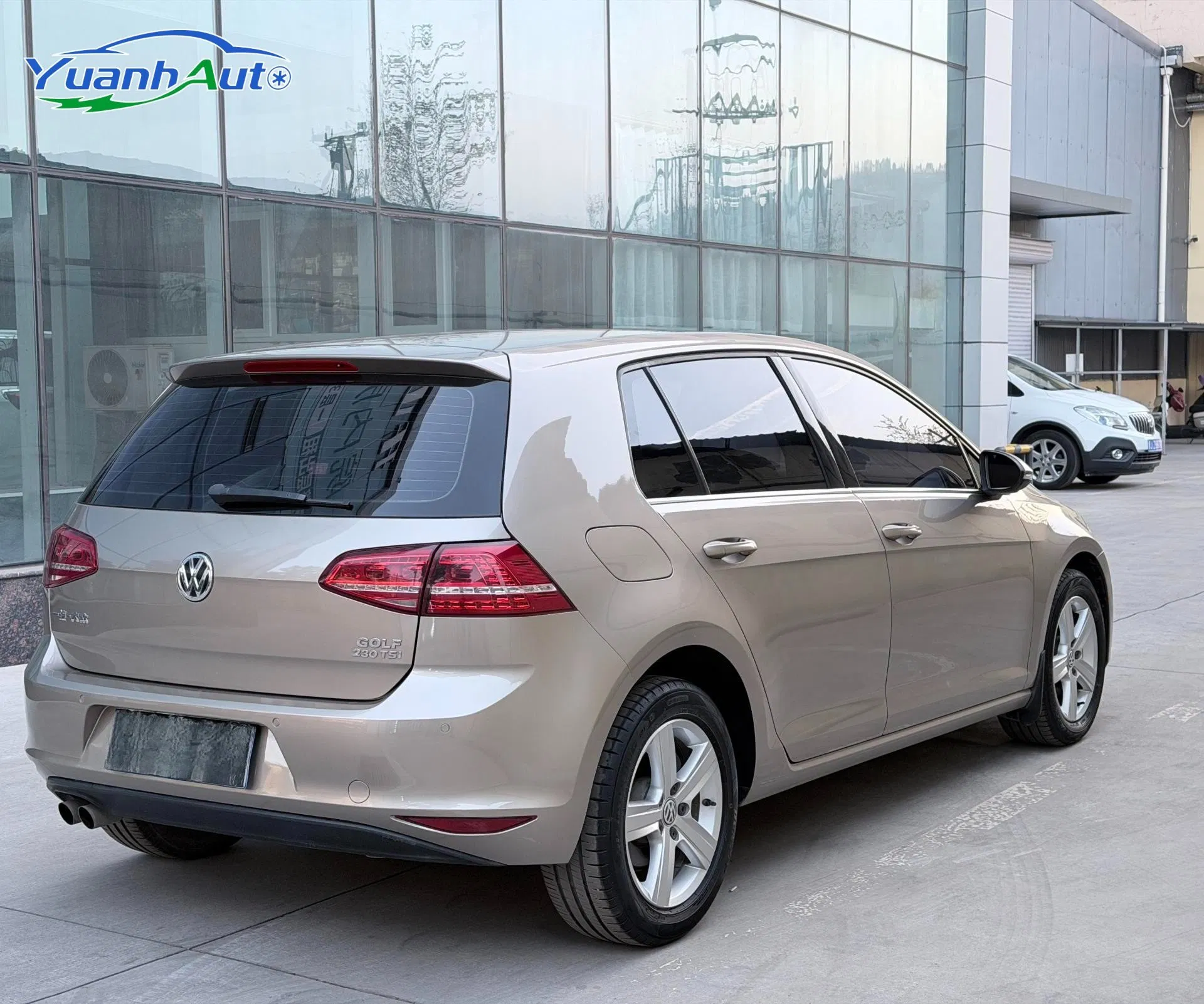 2016 Volkswagen Golf Petrol — source image 5
