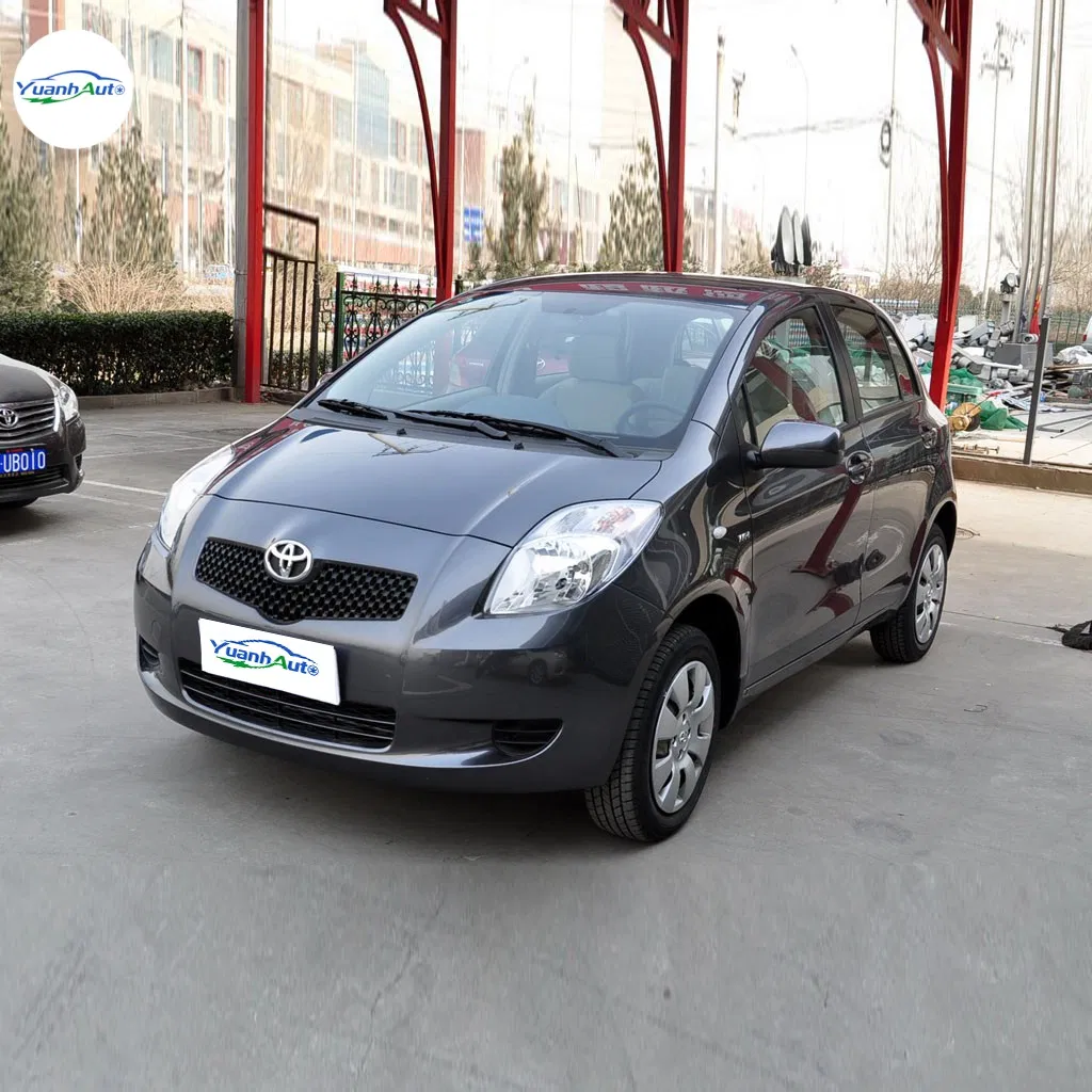 Toyota Yaris vehicle photo 4