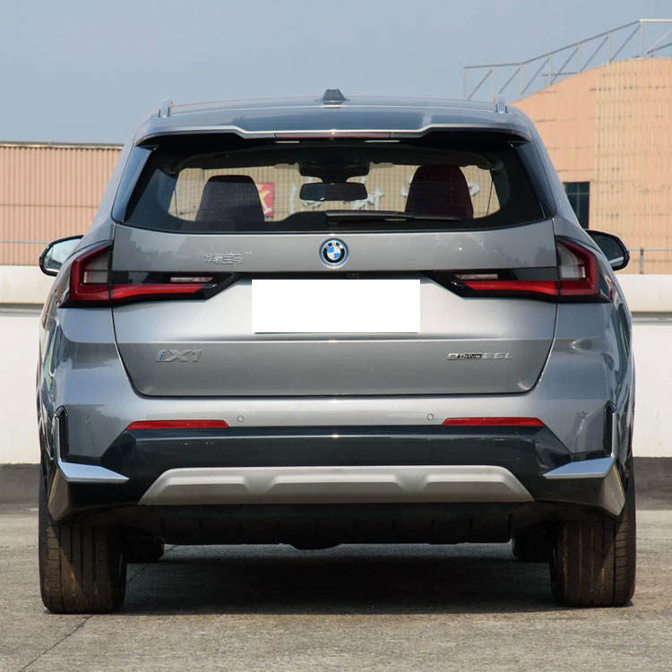 BMW IX1 vehicle photo 6