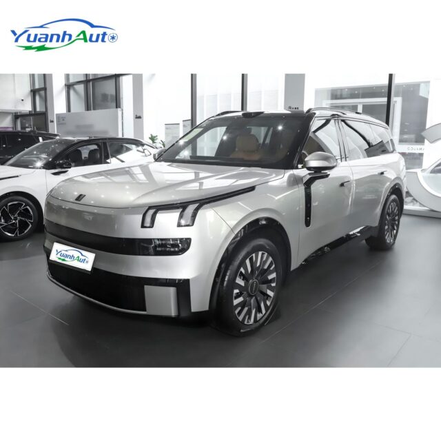900 vehicle photo 1