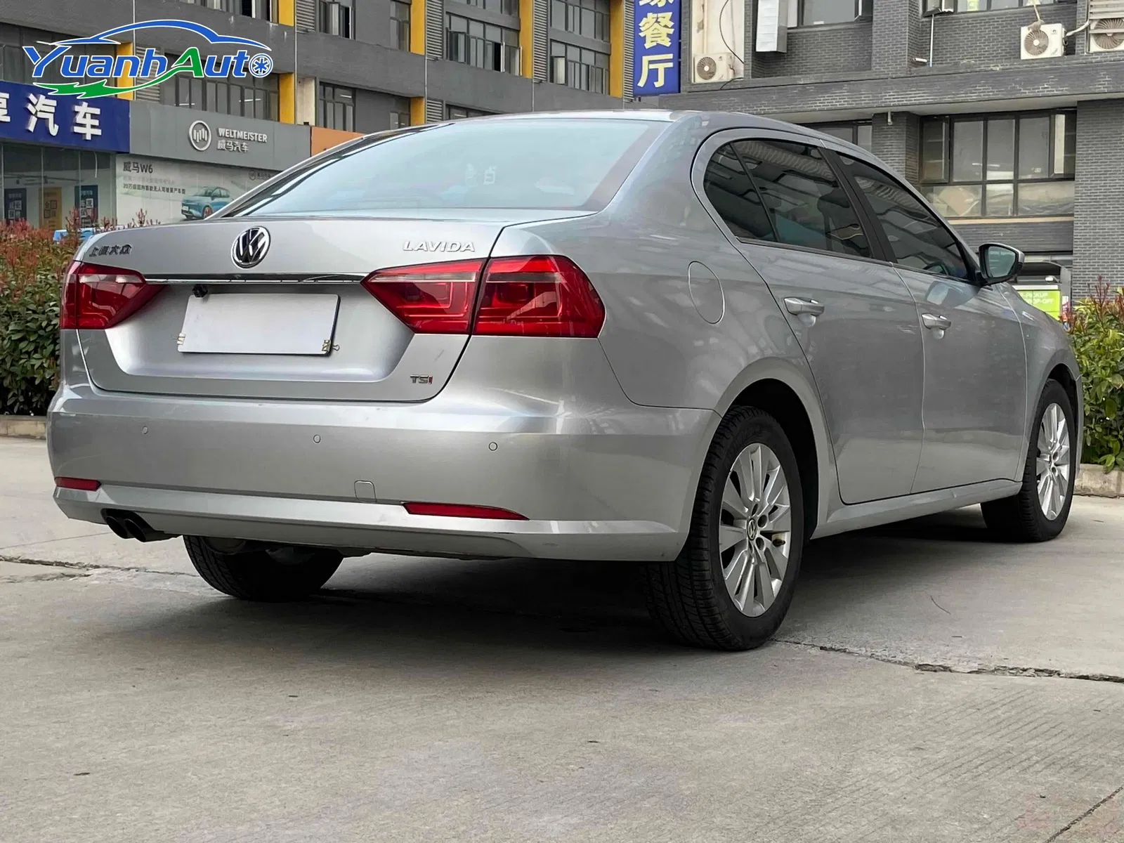 2014 Volkswagen Lavida Petrol Sedan — source image 13