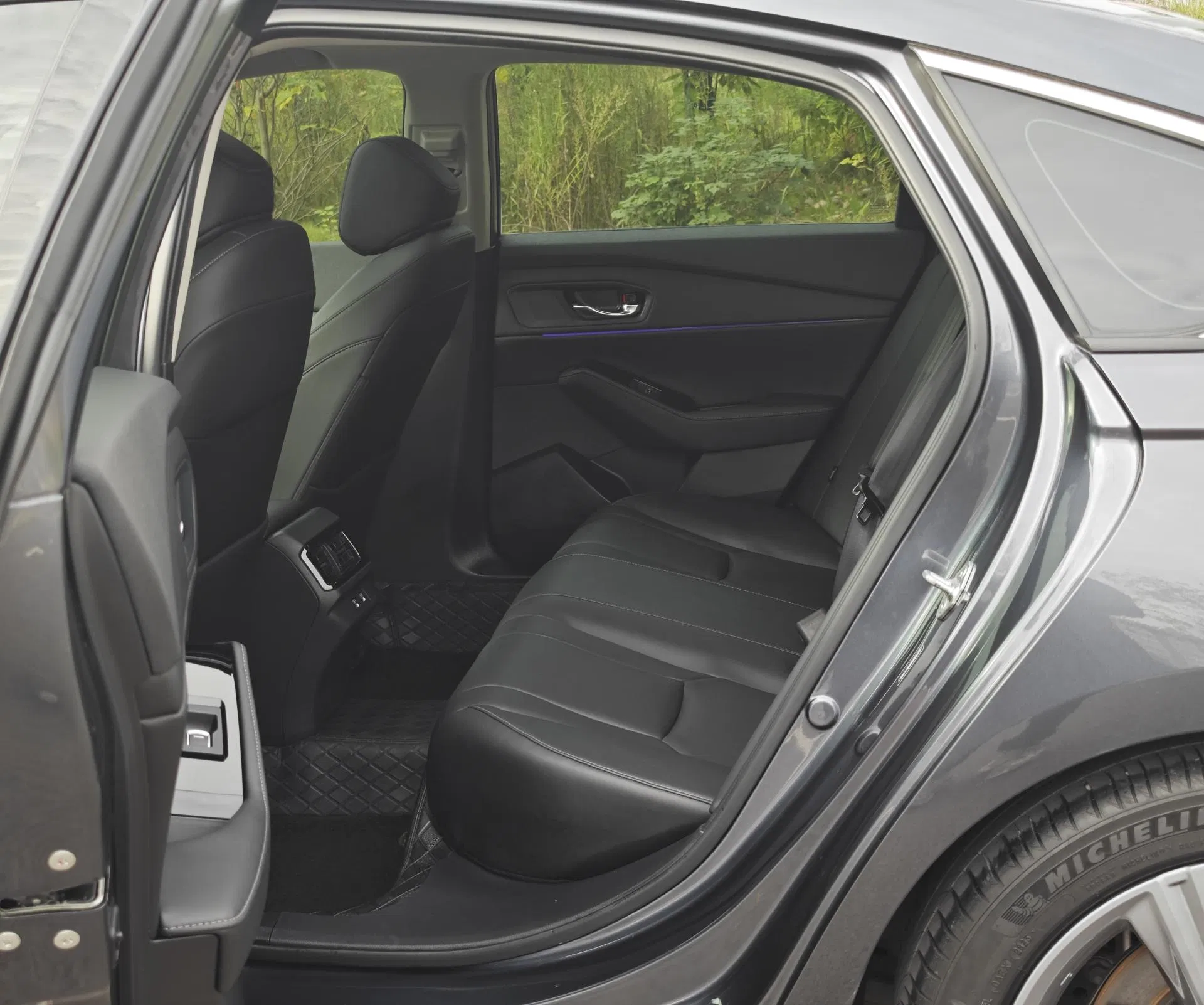 2023 Honda Accord 2.0L Hybrid Sedan — source image 13