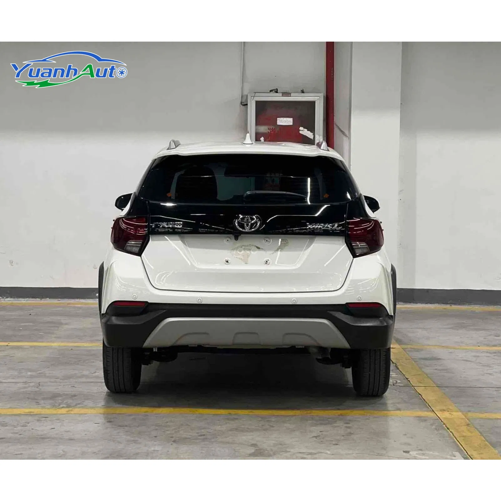 2022 Toyota YARiSL vehicle photo 7