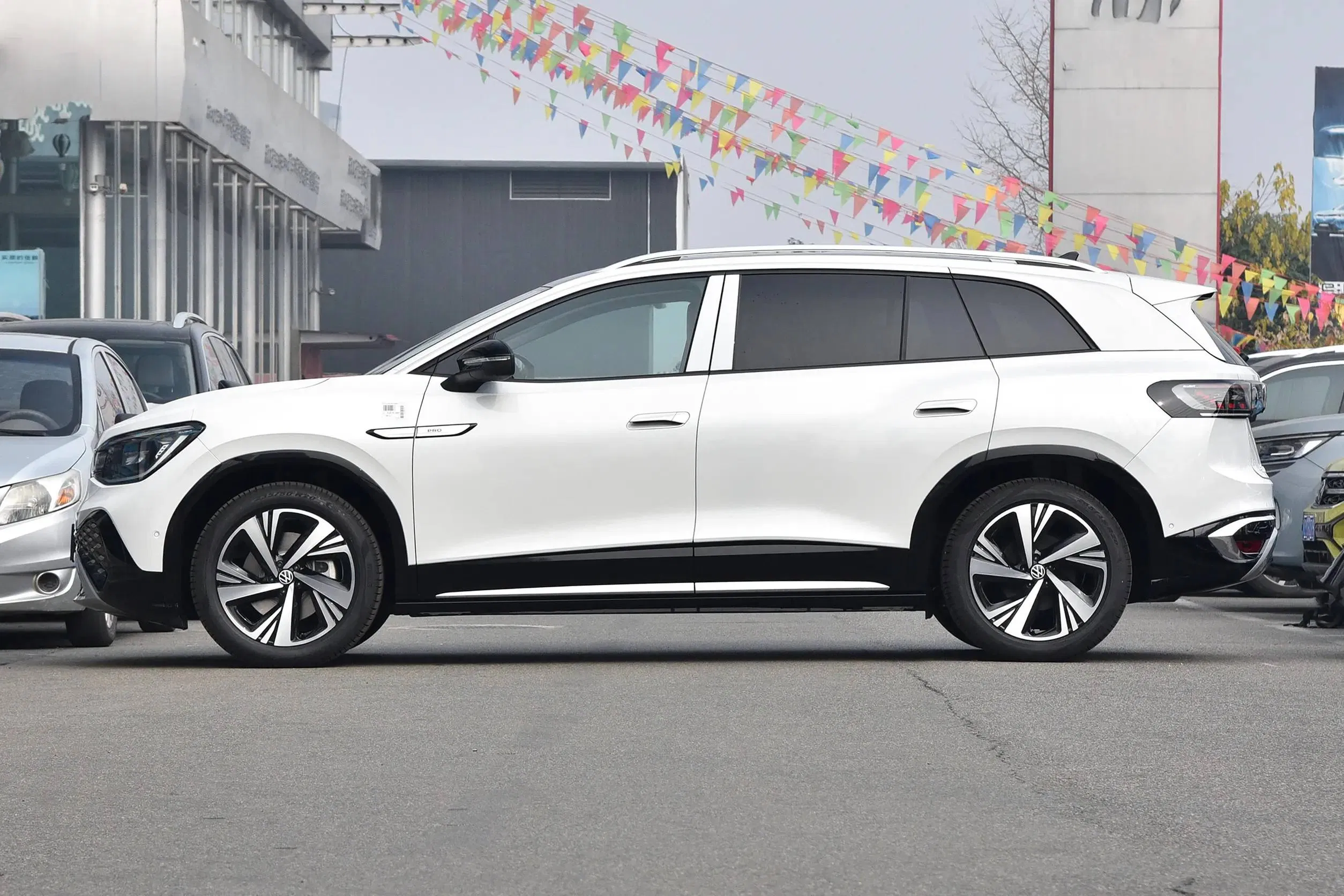 2025 VW ID6 Crozz vehicle photo 6