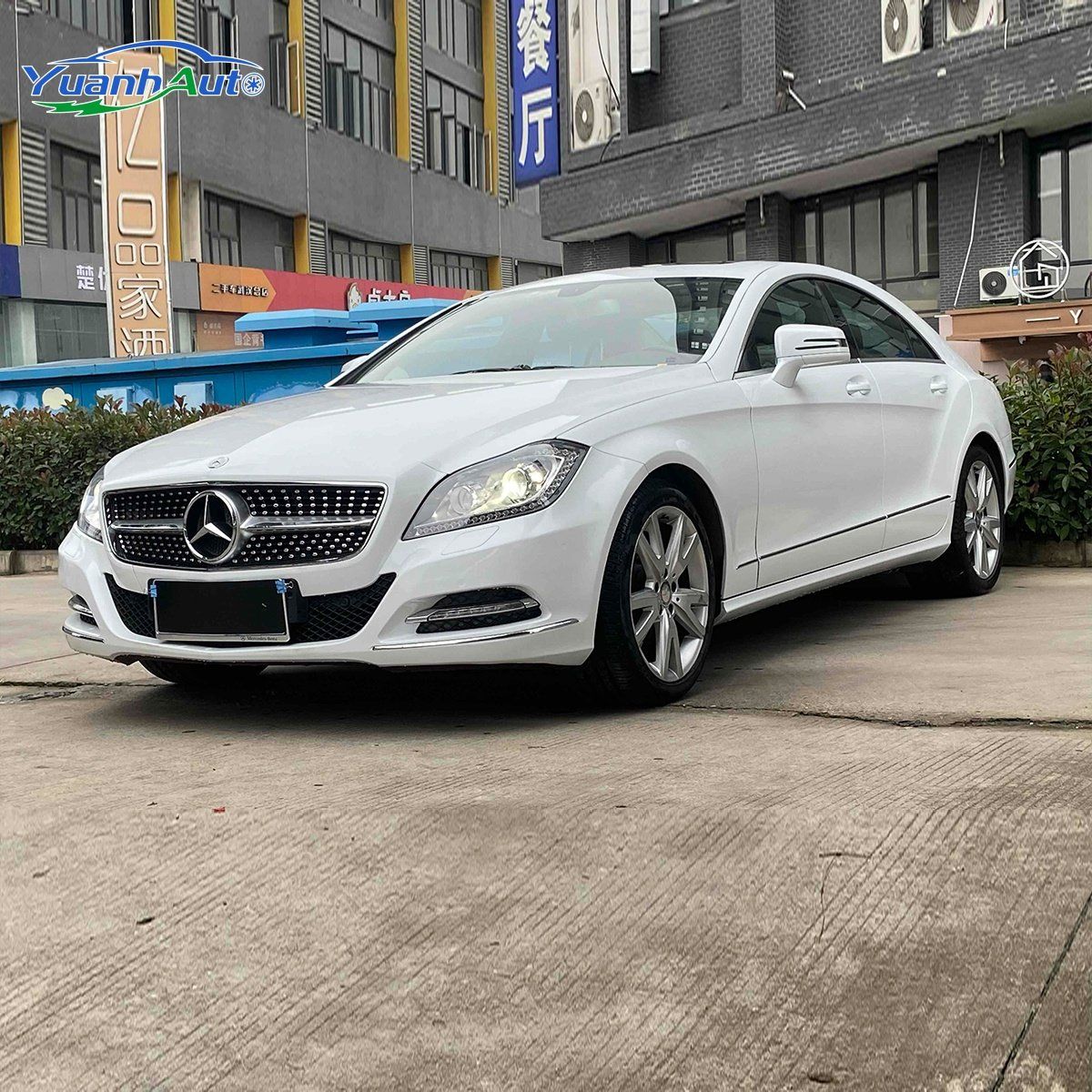 2012 Mercedes-Benz CLS Petrol Sedan — source image 1