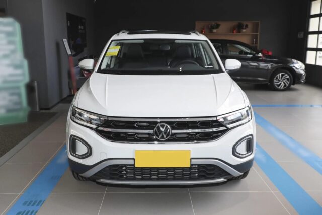 VW T-ROC vehicle photo 1
