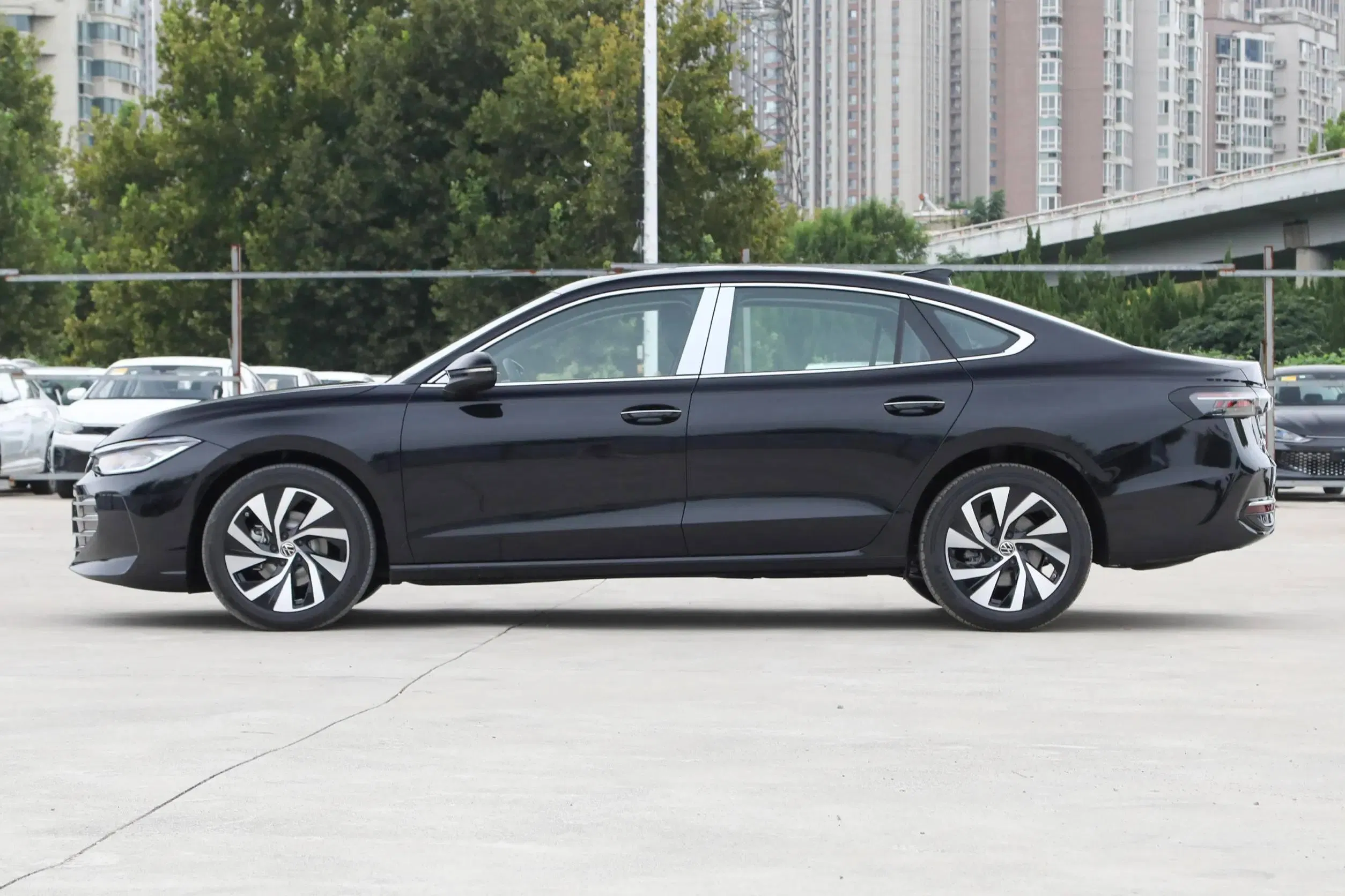 2025 vw passat vehicle photo 6