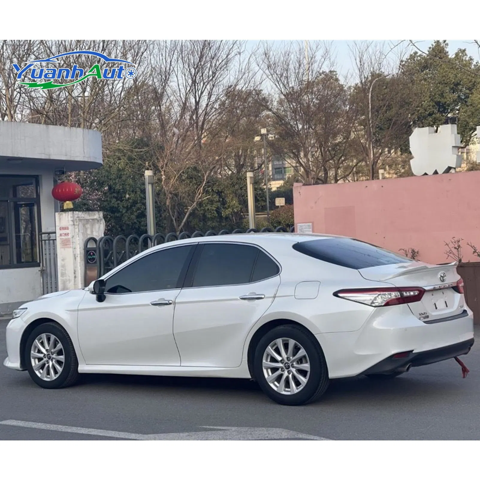 2018 Toyota Camry Petrol Sedan — source image 4