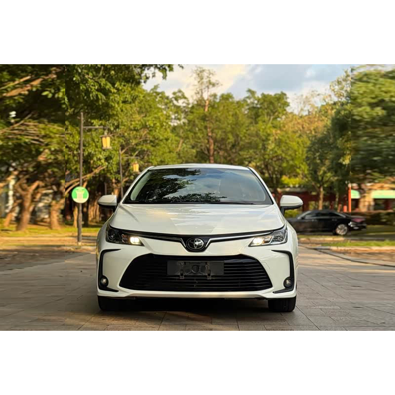 2019 Toyota Corolla Petrol Sedan — source image 3