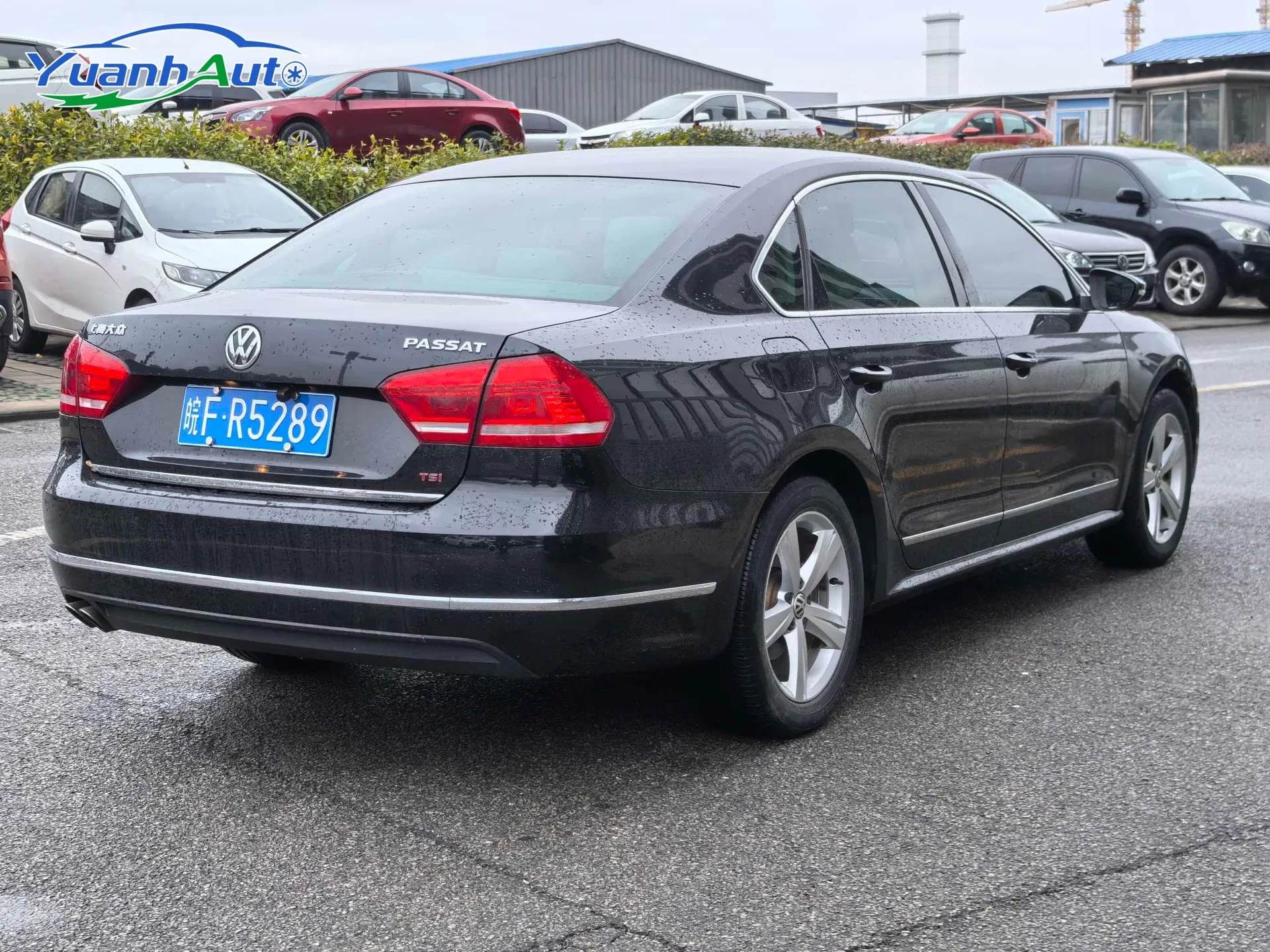 2011 Volkswagen Passat Petrol Sedan — source image 11