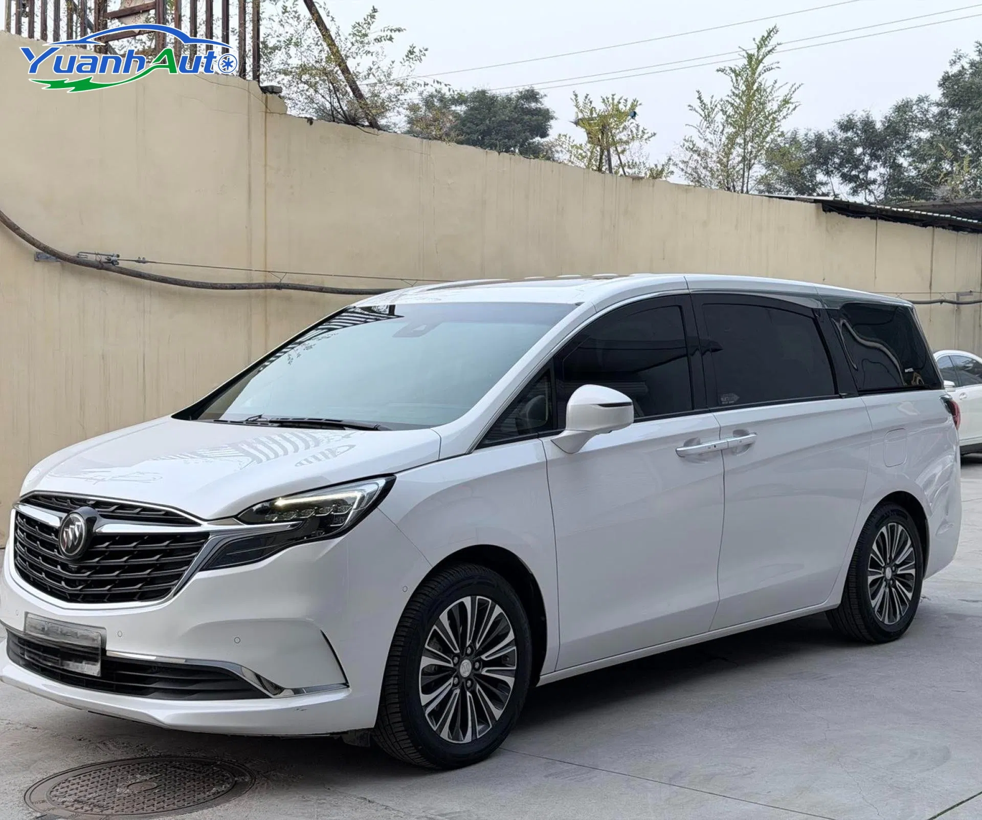 2023 Buick GL8 Petrol MPV — source image 9