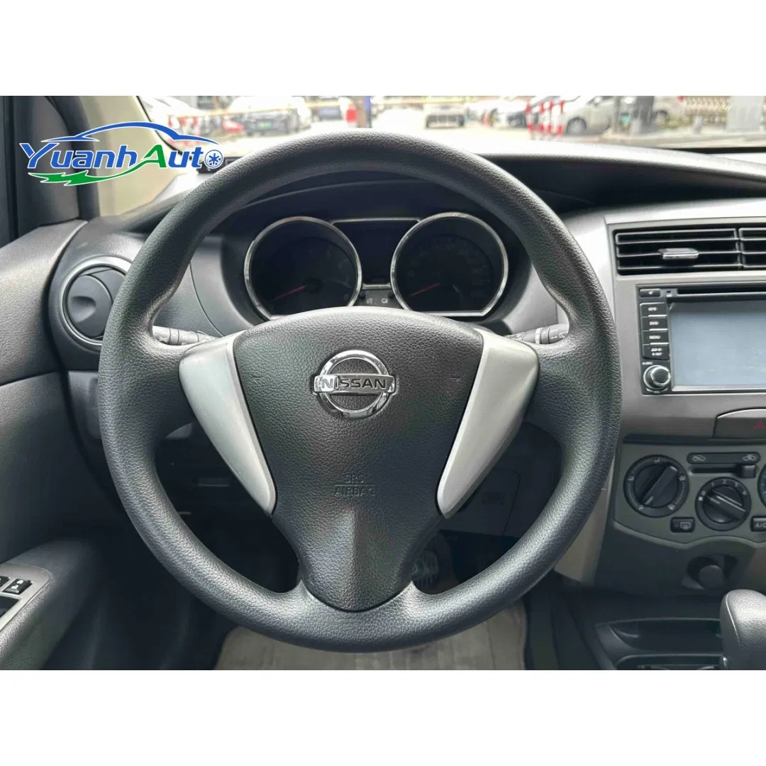 2013 Nissan LIVINA Petrol SUV — source image 16