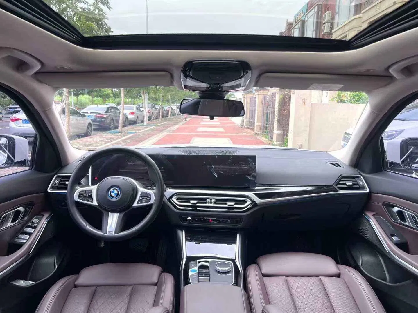 2022 BMW i3 Electric Sedan — source image 11