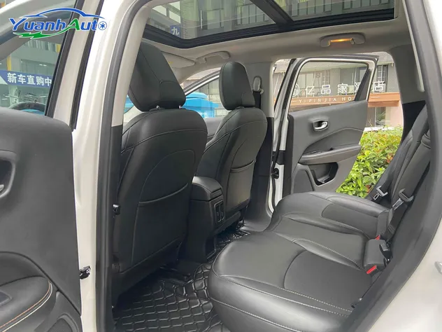 2017 Jeep Campass Petrol SUV — source image 16