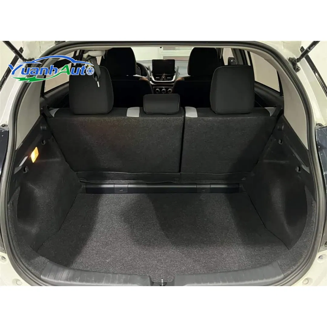 2022 Toyota YARiS L vehicle photo 7