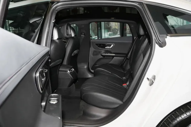 2025 Mercedes-Benz EQE 500 Electric Sedan — source image 9
