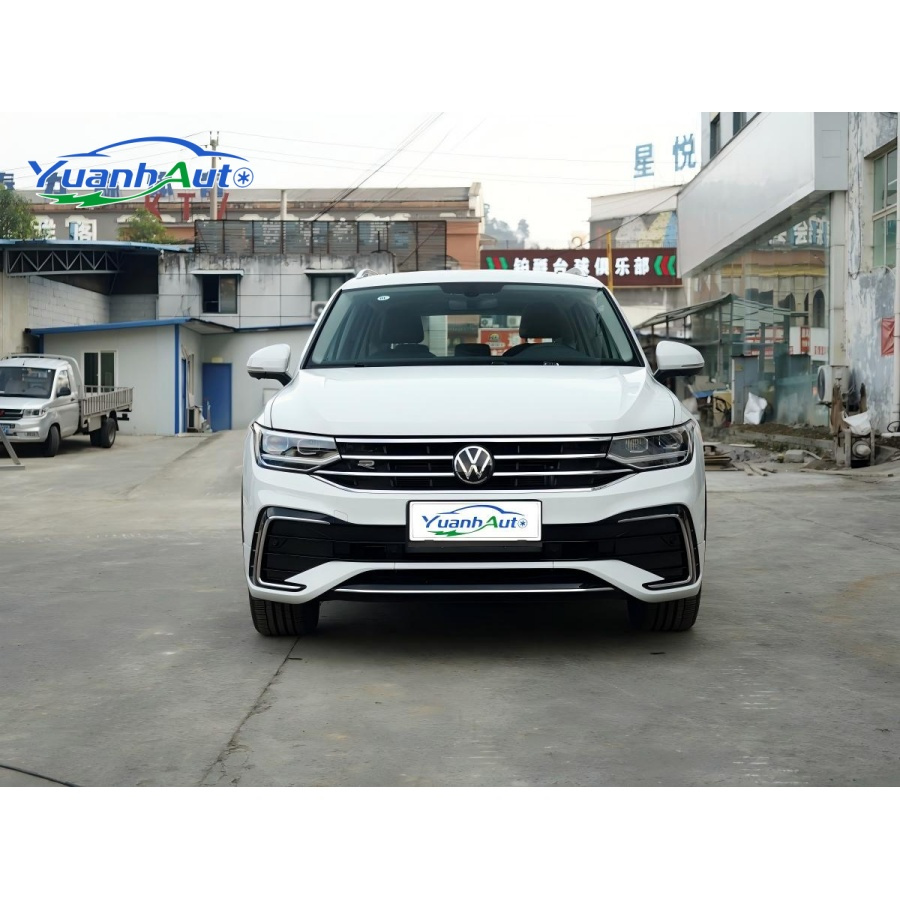 2024 Tiguan L vehicle photo 1