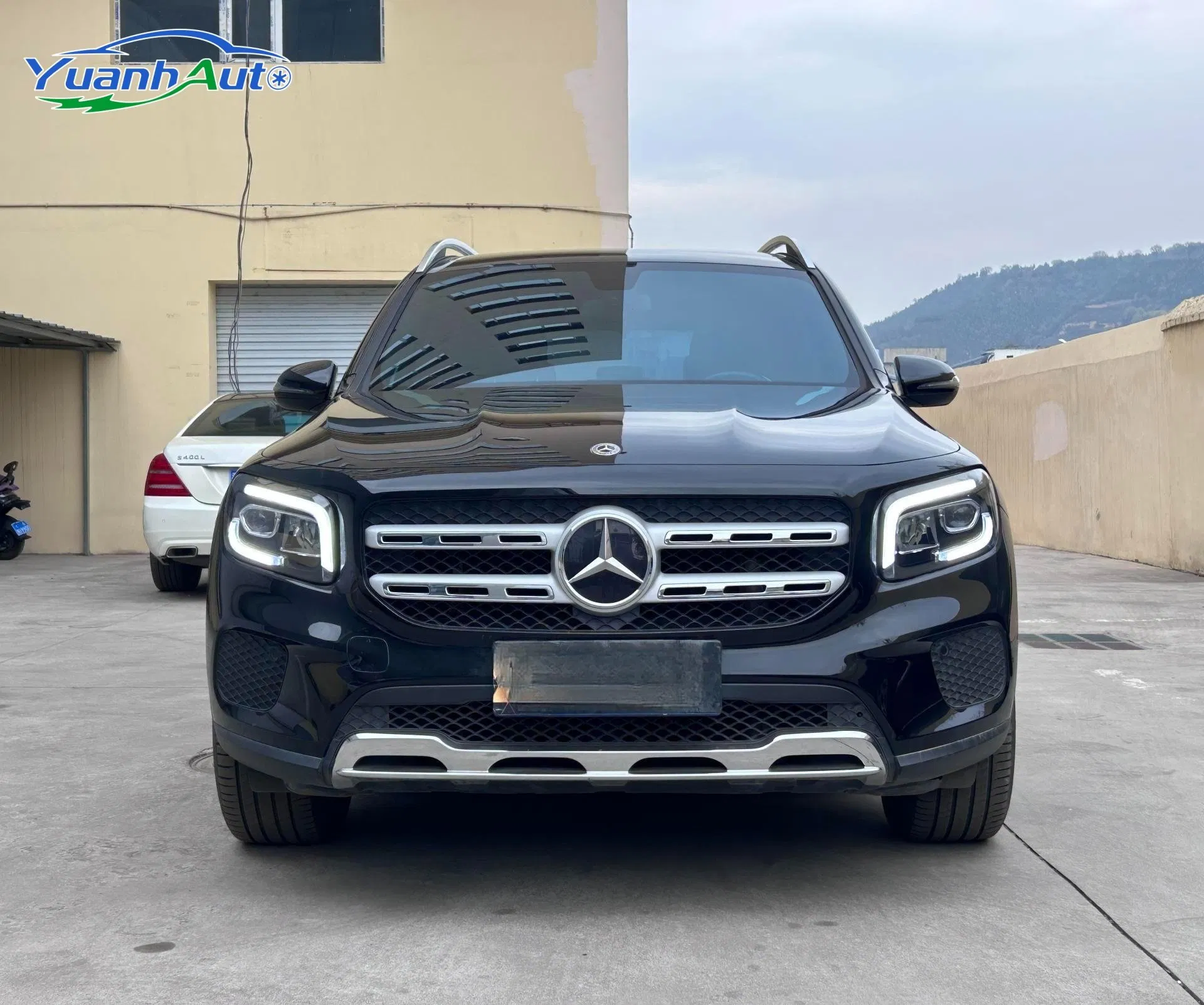 2023 Mercedes-Benz GLB Petrol SUV — source image 2