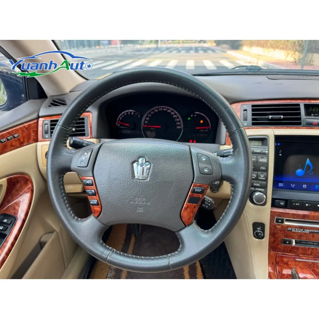 2005 Toyota crown vehicle photo 7