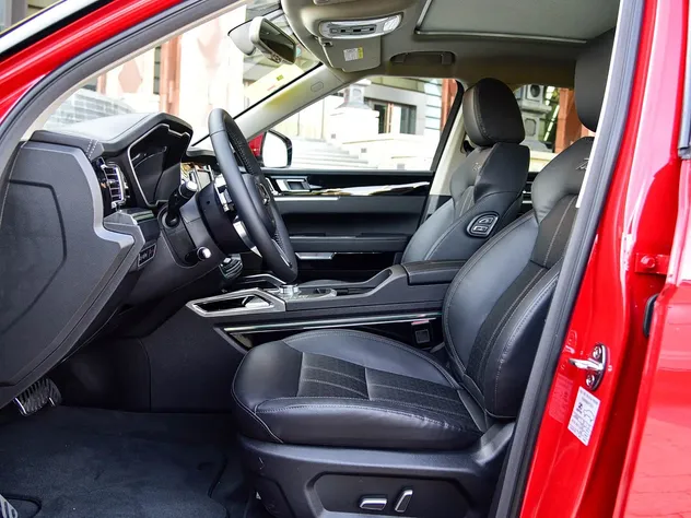 2017 Zotye T700 2.0T Petrol SUV — source image 15