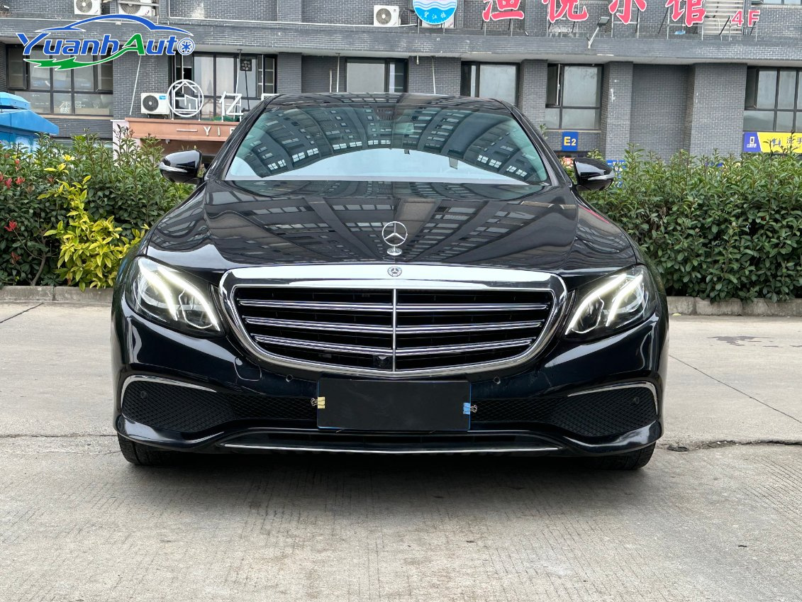 2019 E 300 L vehicle photo 1