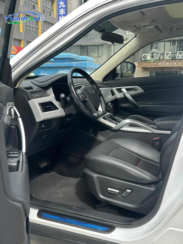 2018 Geely Atlas Petrol SUV — source image 15