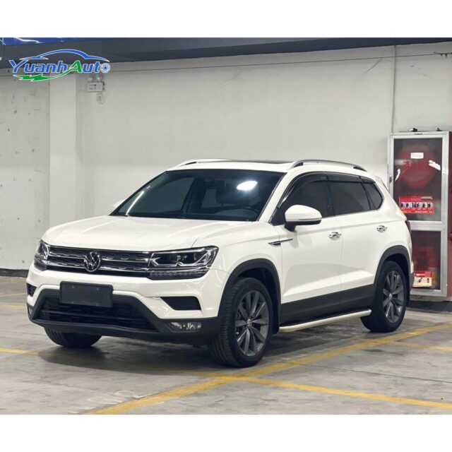 2022 Tiguan vehicle photo 1