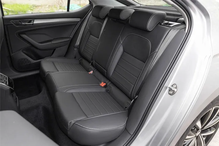 2025 Skoda Superb 1.4T Petrol — source image 11