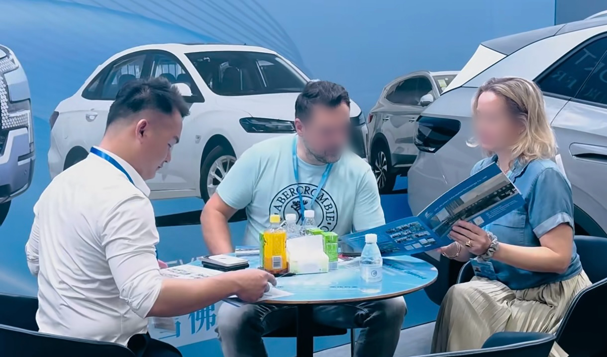 2024 New Wuling Bingo Mini Electric Car for Adults 200km Range Pure Electric EV with Lithium Battery Small New Energy Vehicle