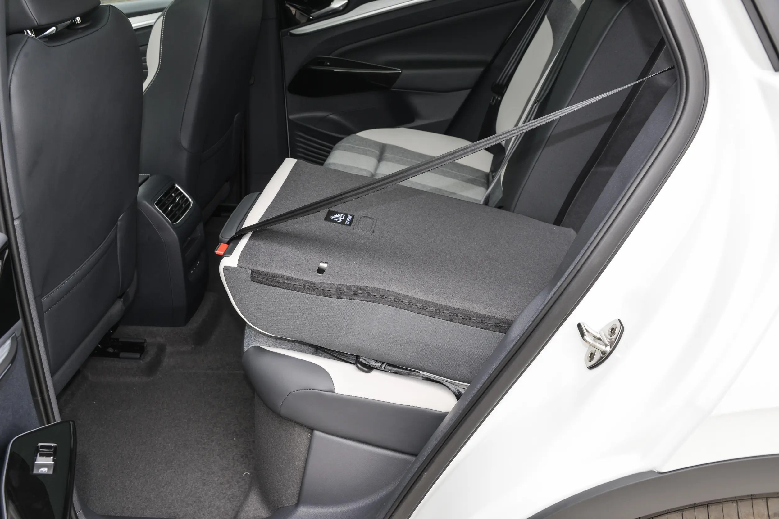 VW ID4 Crozz SUV eléctrico de 4 ruedas, duradero, edición Pro de largo alcance de 600 km, 2024.