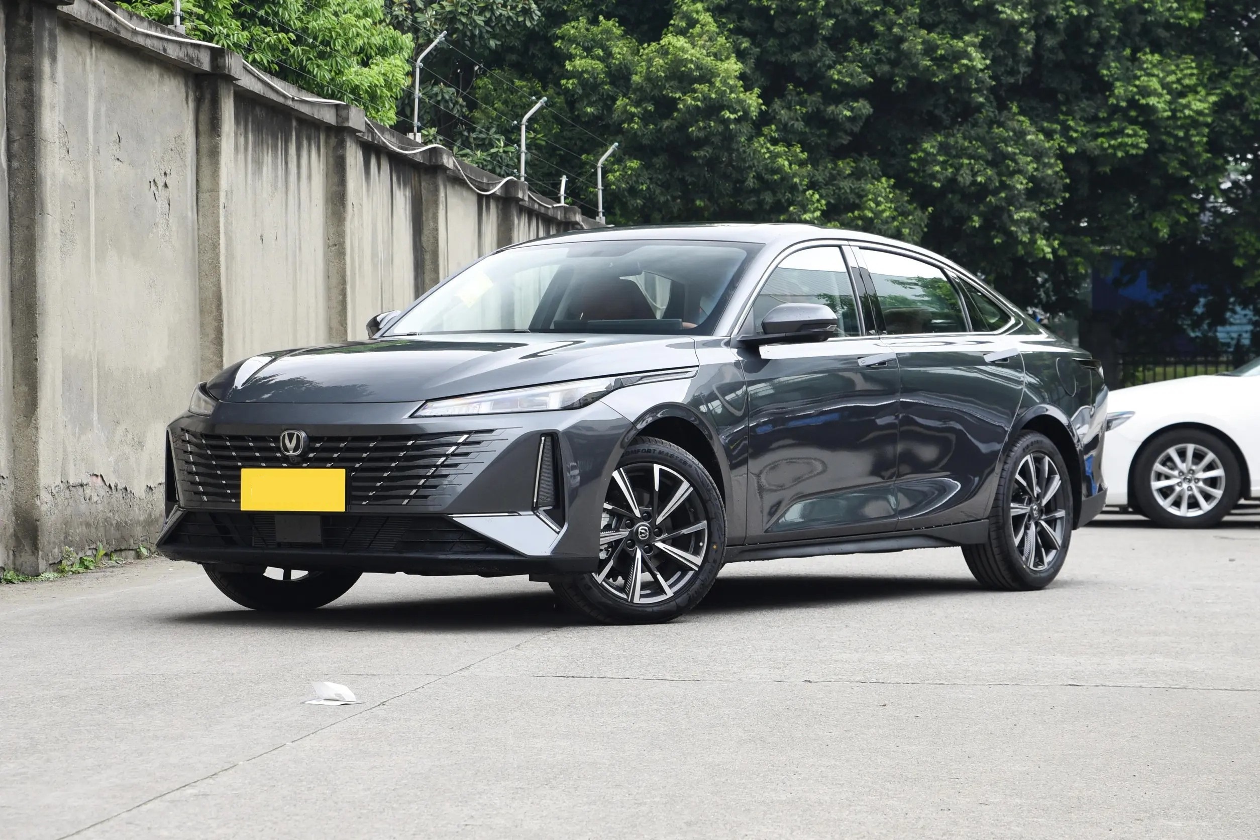 Hot Sale New Car 2024 Changan Eado Plus 2024 1.5t Cheap Gasoline Cars Changan Ev Changan Eado Family Car