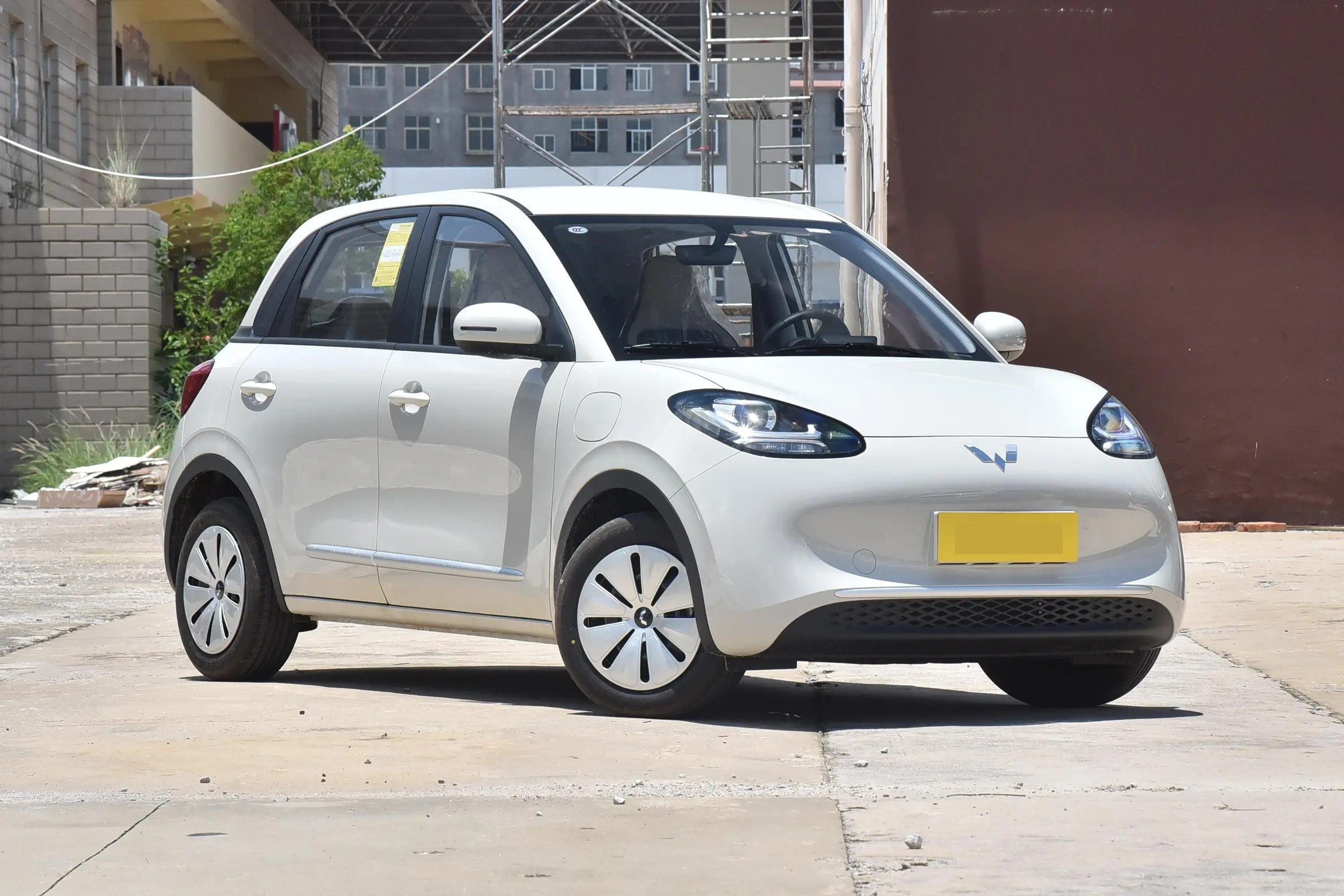 2024 New Wuling Bingo Mini Electric Car for Adults 200km Range Pure Electric EV with Lithium Battery Small New Energy Vehicle
