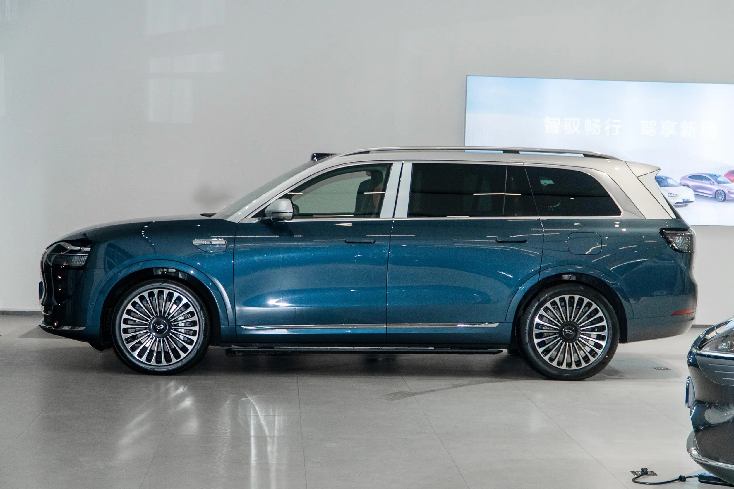 In Stock Factory Price 2024 Aito M9 Max 42kWh Extended Range Edition New Energy SUV Vehicle