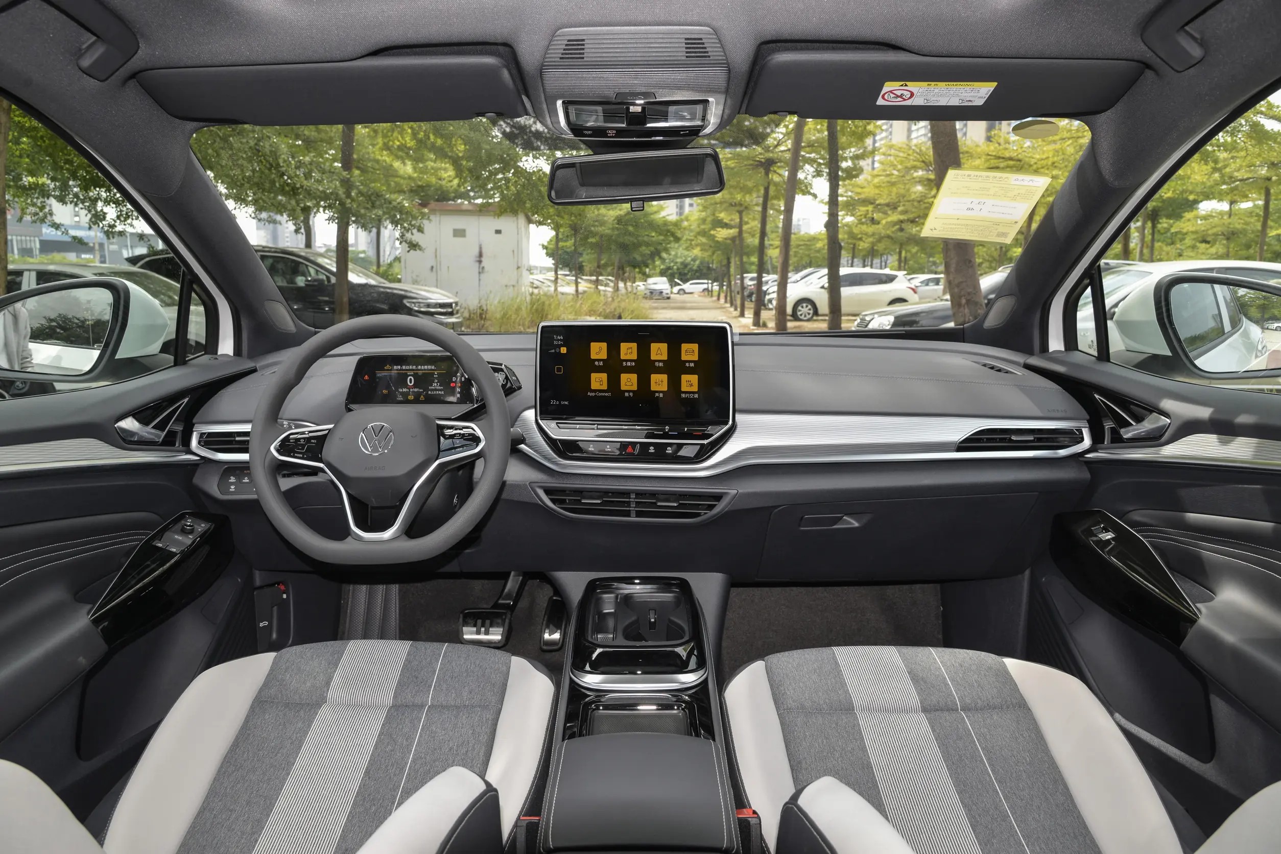 VW ID4 Crozz SUV eléctrico de 4 ruedas, duradero, edición Pro de largo alcance de 600 km, 2024.