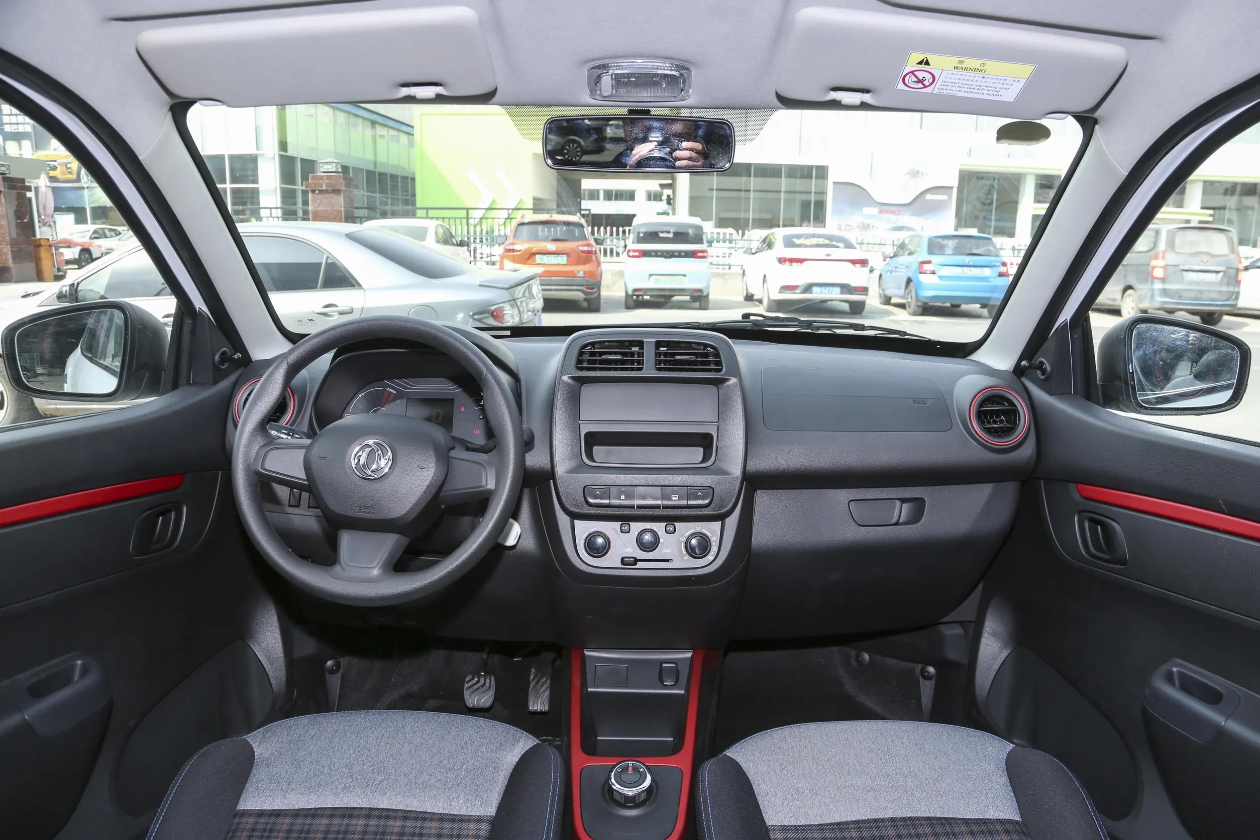 Dongfeng Nano EX1 SUV eléctrico 2025. Innovador vehículo de nueva energía de 4 plazas con volante a la izquierda.