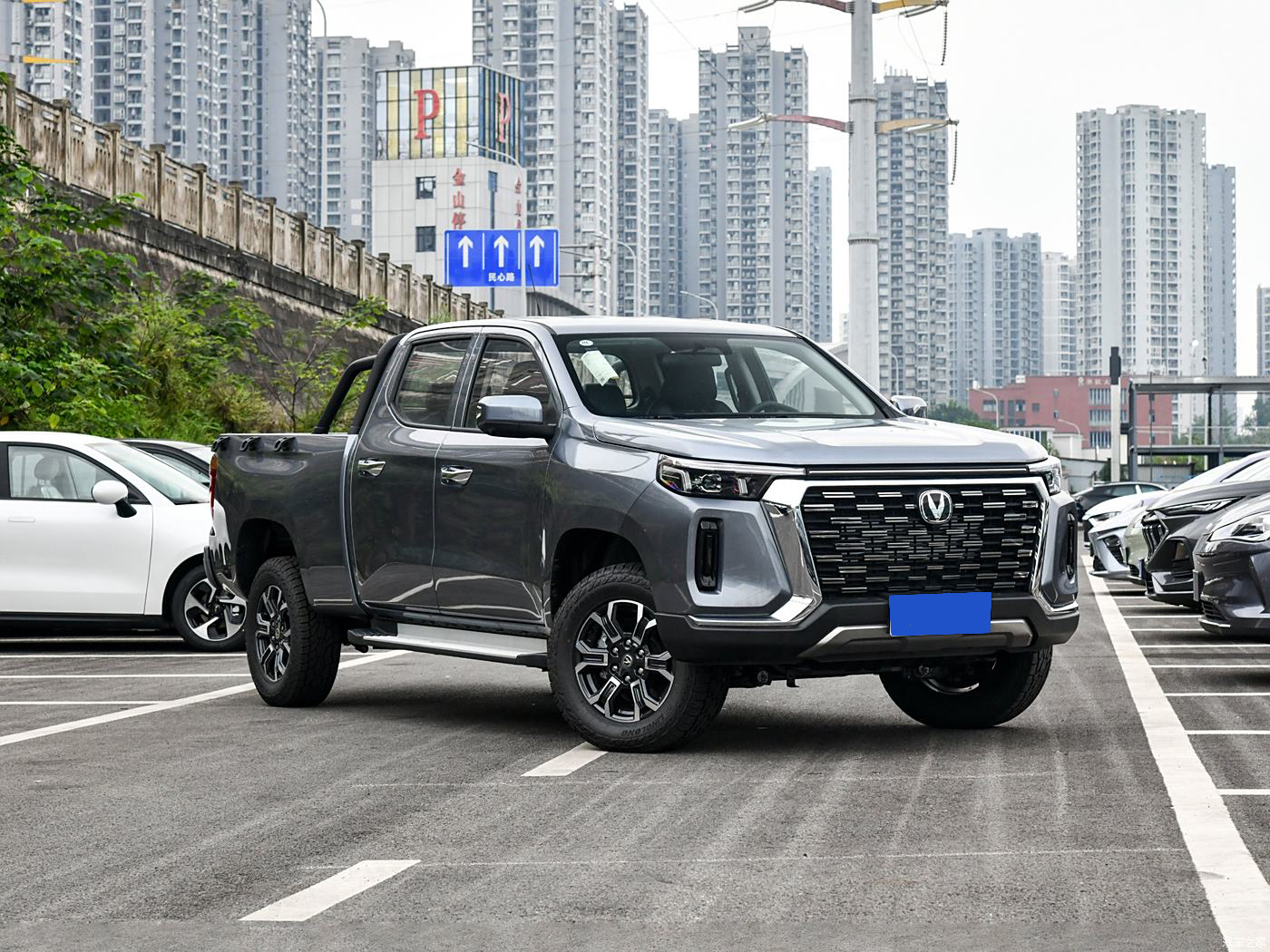 Changan Lantuozhe 4x4 Pickup Truck Diesel/Essence 2024, Boîte automatique, Moteur turbo, Transmission intégrale, Conduite à gauche, Sièges en tissu foncé, R18