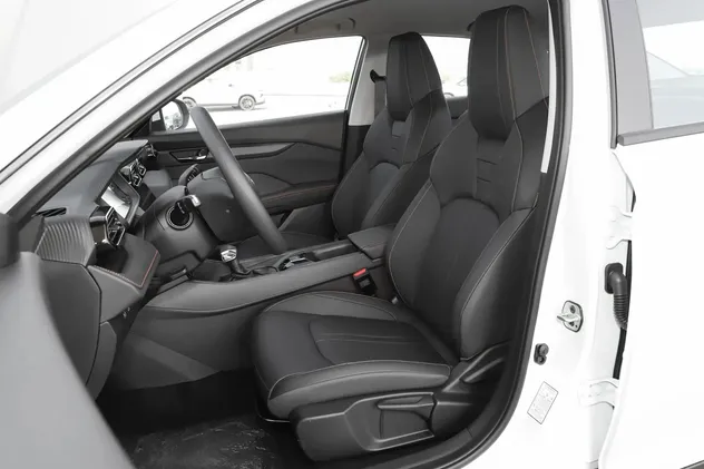 2025 Ctcc Champion Tuned Chassis Sporty Sedan Aeolus Yixuan 1.5L Gasoline Car