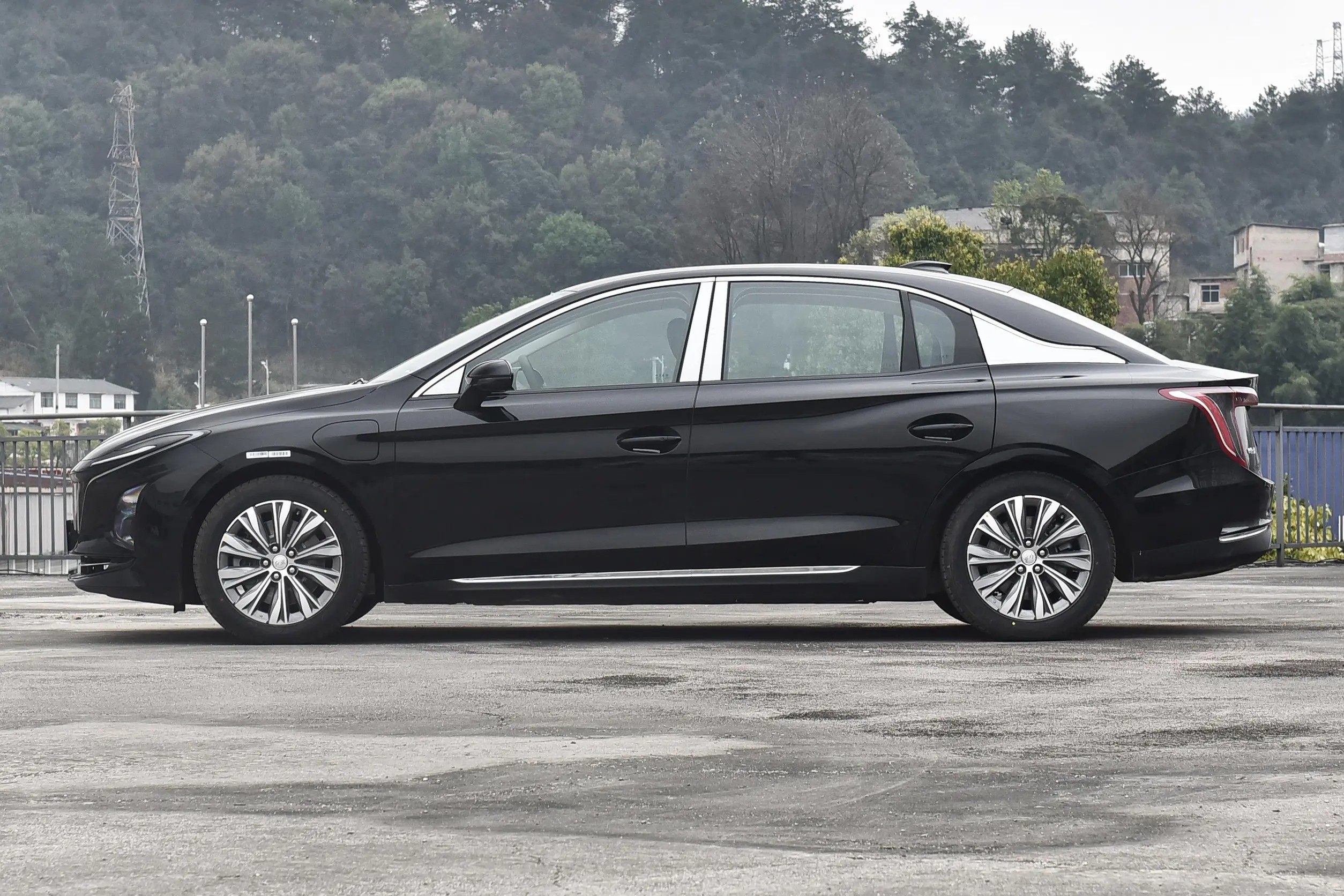 2025 Hongqi E-QM5 620km Range New Energy Electric Sedan Private Four-Wheeler Red Flag Car for Adults Hybrid EV Motor