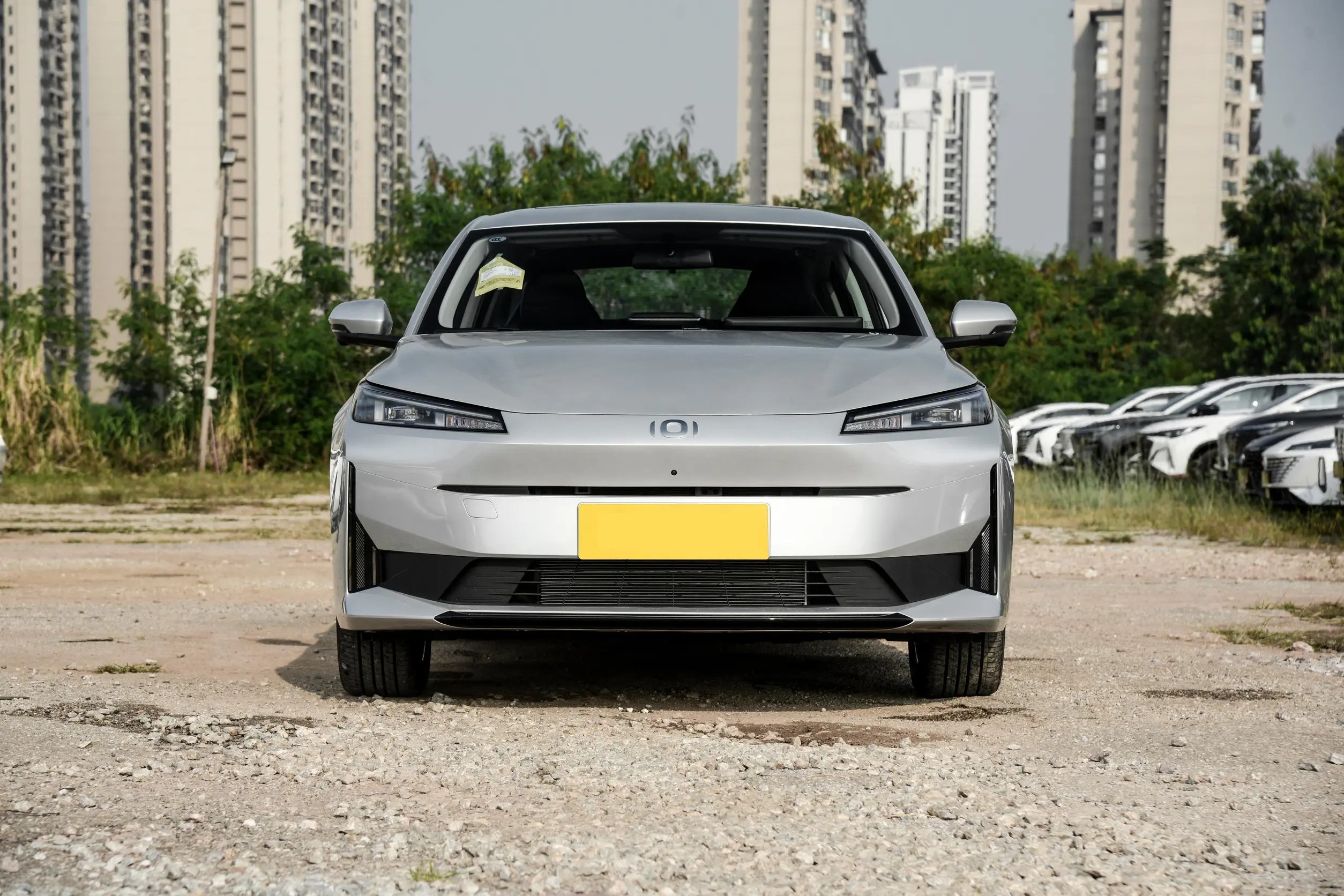 El mejor automóvil híbrido enchufable: Changan Qiyuan A05 145 Air Pro Max, un sedán compacto eléctrico de nueva energía.