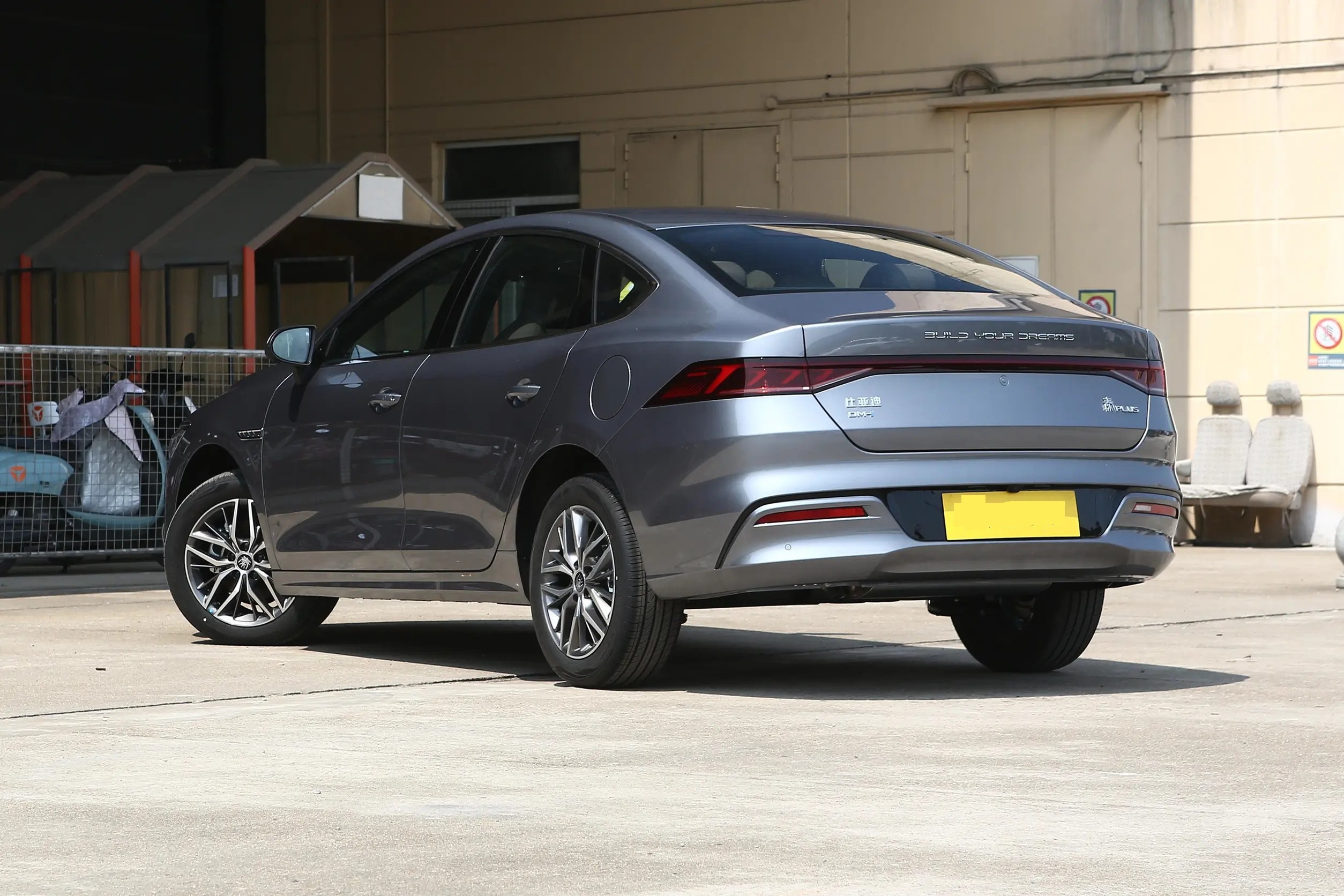New Cars Hybrid Awd 2024 Byd Qin Plus Dmi Plug in Hybrid Car New Energy Vehicles Byd