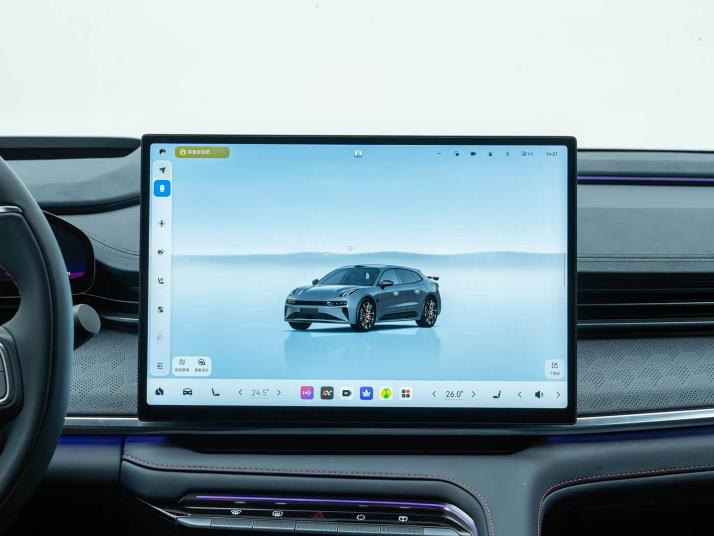 Coche nuevo Zeekr 001, modelo 2025-2026. Vehículo eléctrico.