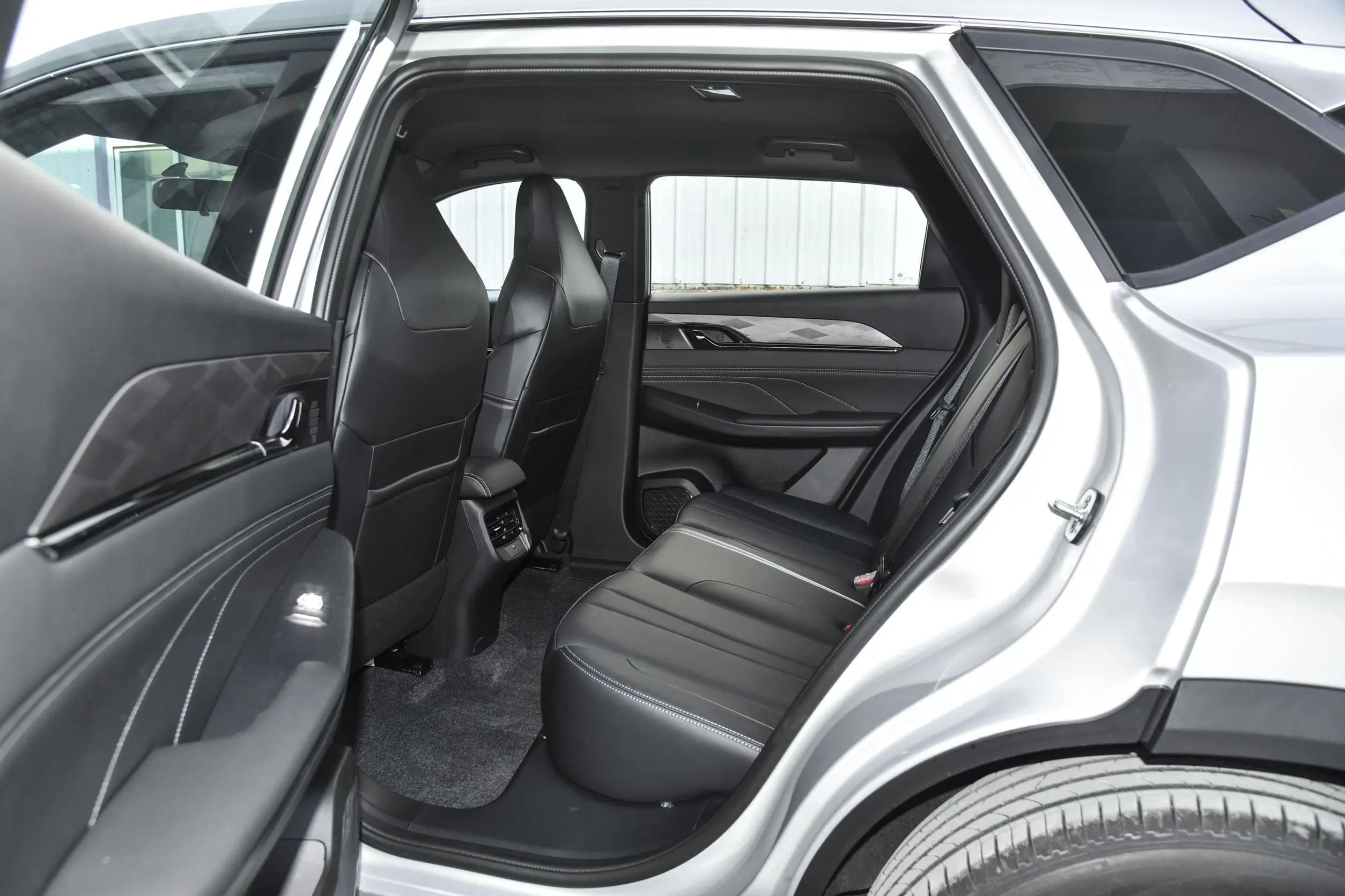 Dongfeng Aeolus Auto L7 2025, vehículo eléctrico híbrido enchufable de gran venta y nueva energía.
