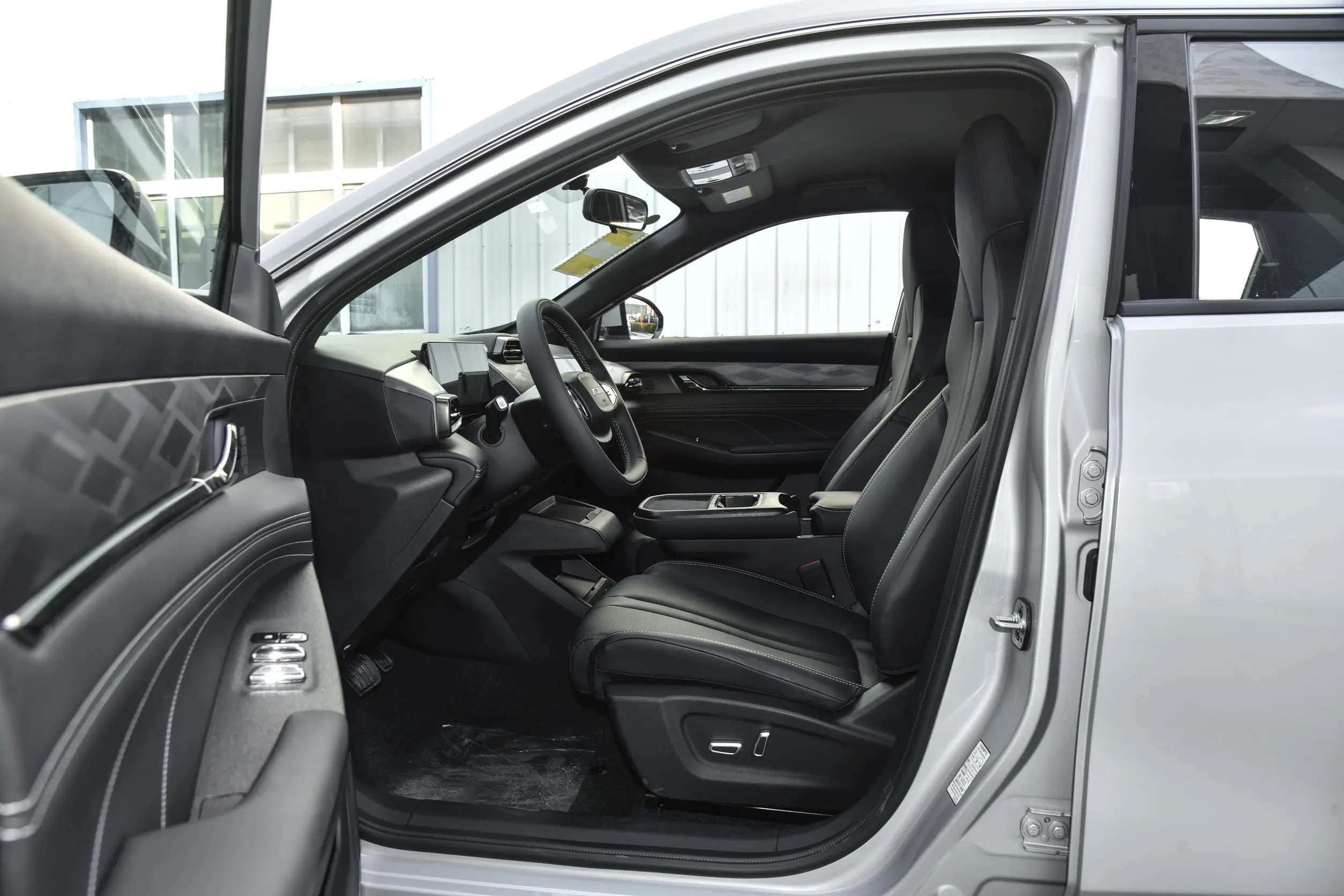 Dongfeng Aeolus Auto L7 2025, vehículo eléctrico híbrido enchufable de gran venta y nueva energía.