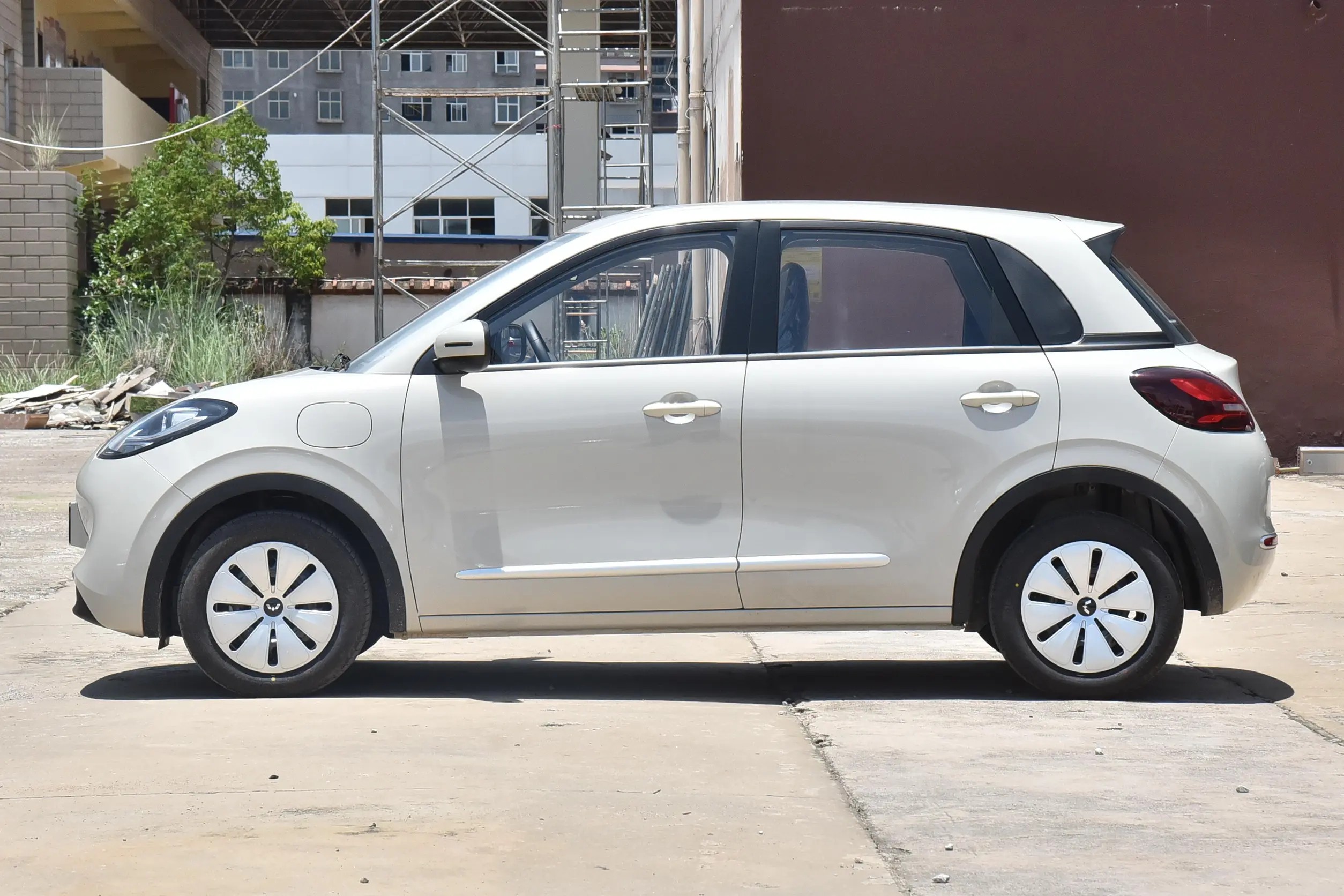 2024 New Wuling Bingo Mini Electric Car for Adults 200km Range Pure Electric EV with Lithium Battery Small New Energy Vehicle