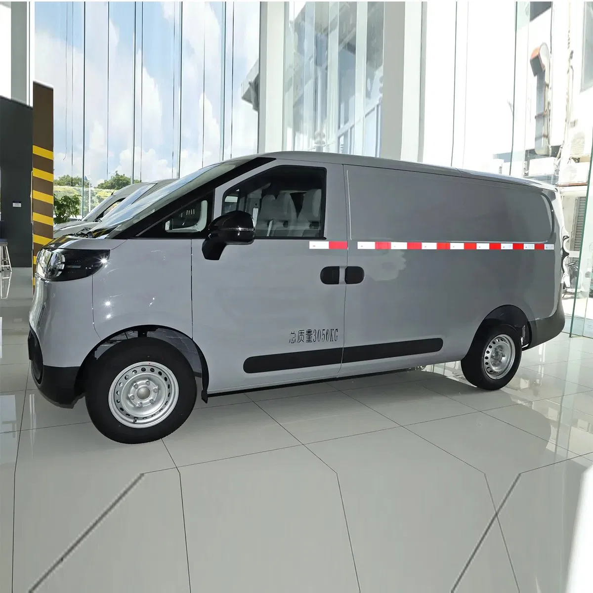 Saic Maxus Dana V1+ 2025 Model 42kwh Electric Cargo Van Electric Vehicle