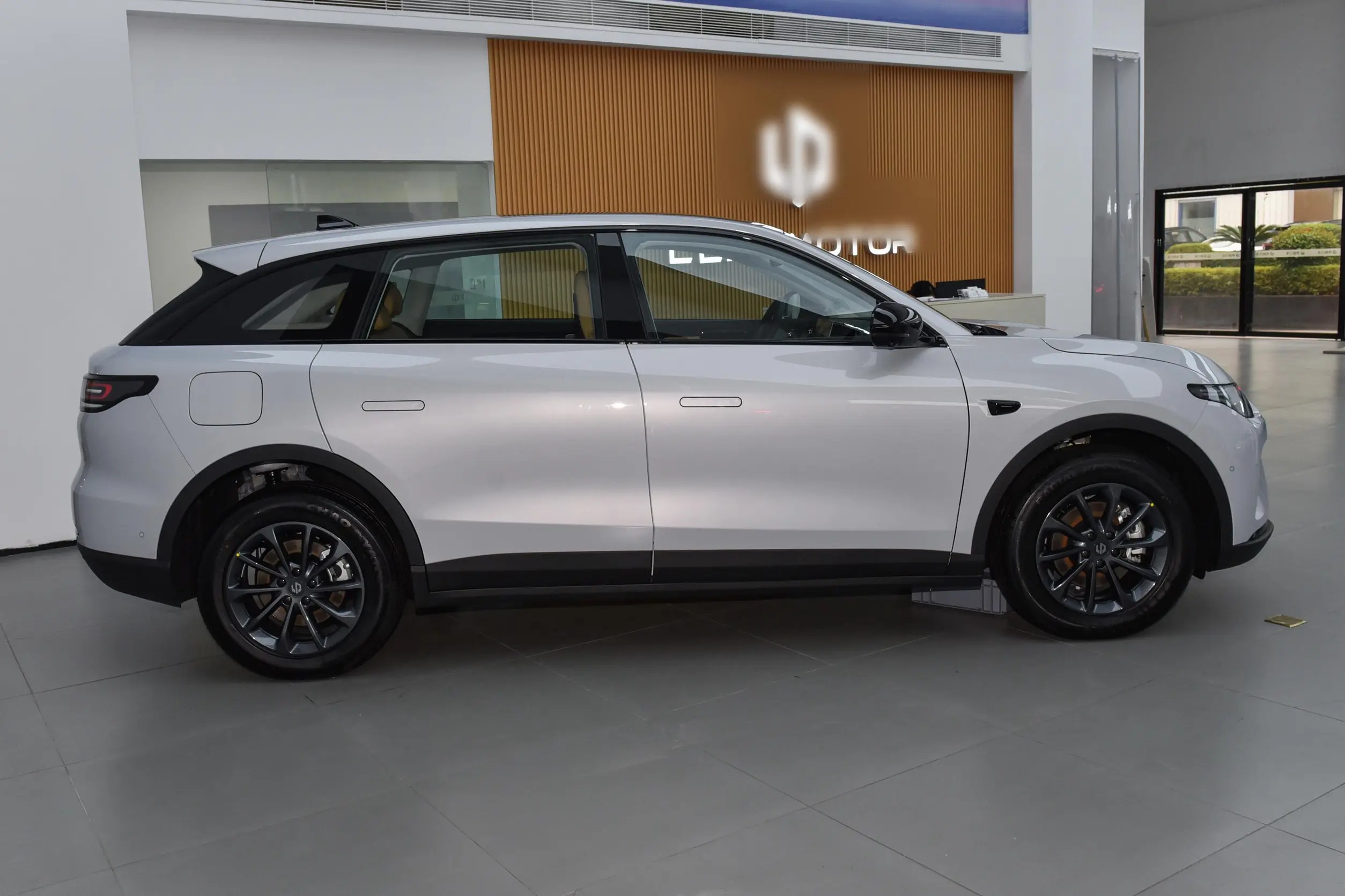 Nuevo coche Leapmotor C11 SUV eléctrico de pasajeros de tamaño mediano REEV Híbrido con 5 puertas y 5 asientos Vehículo de nueva energía